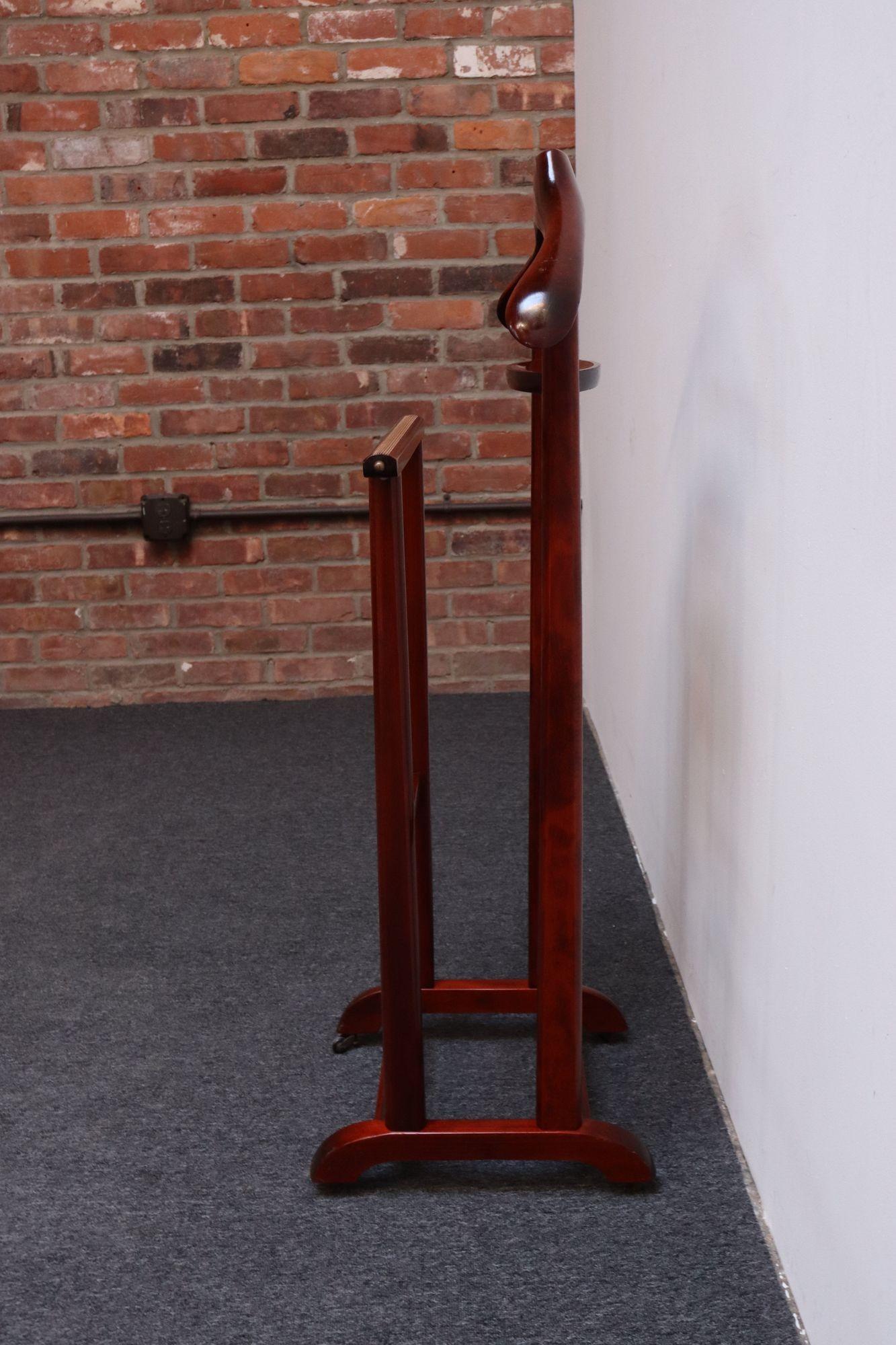 Mid-Century moderno Valet d'epoca in ottone e mogano rosso macchiato di Fratelli Reguitti in vendita