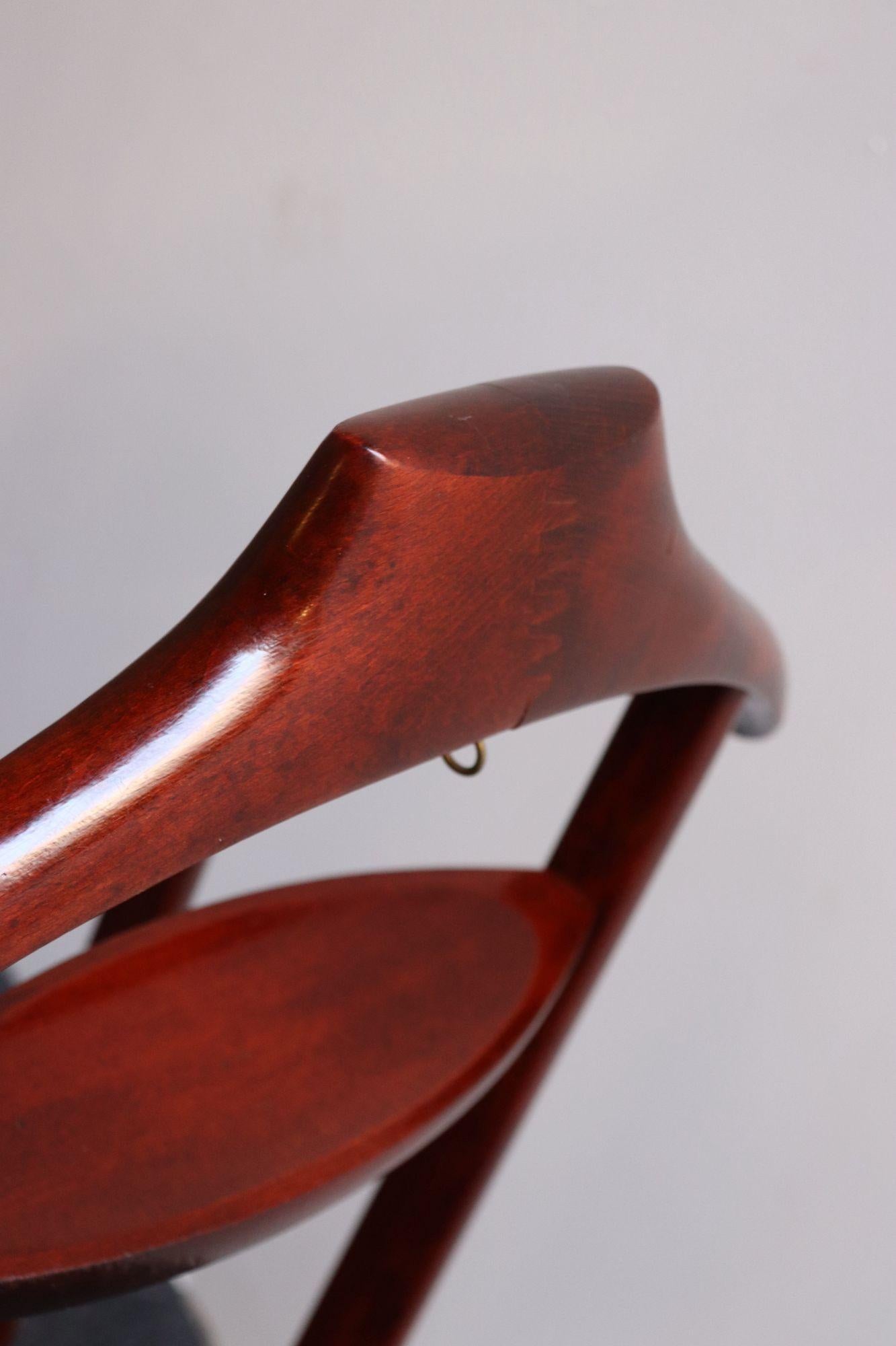 Ottone Valet d'epoca in ottone e mogano rosso macchiato di Fratelli Reguitti in vendita
