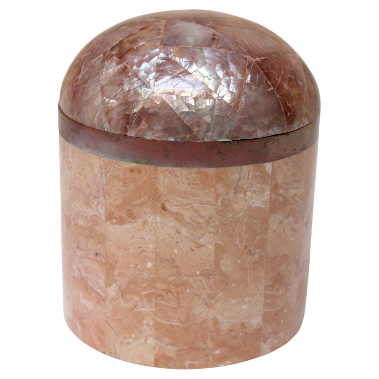 Boîte à couvercle dôme en laiton et pierre tessellée vintage d'après Maitland Smith en vente