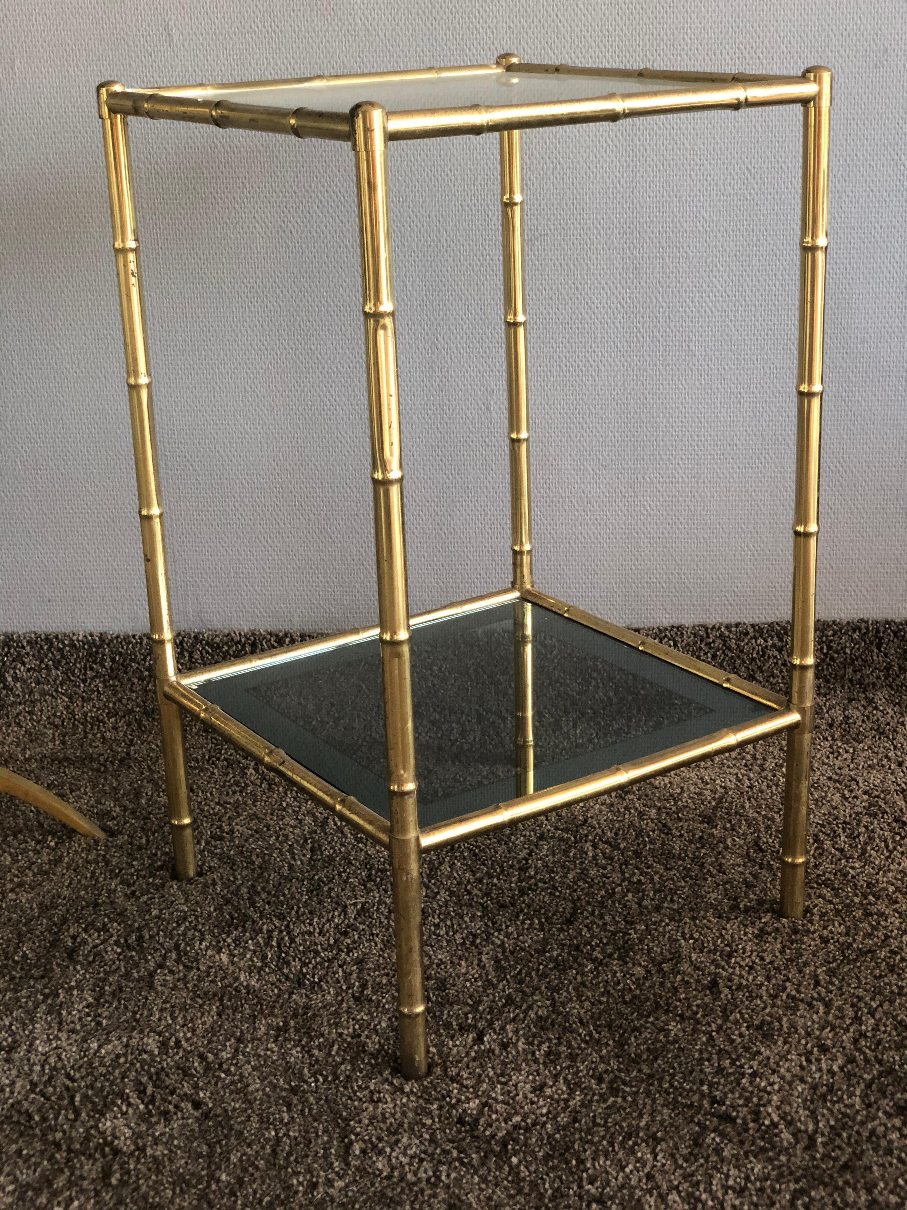 Imitation bamboo sellette, double tray in mirrored and clear glass, brass and mirrored glass, Maison Bagues. H 70 x W 40 cm. France, circa 1960. A rare and elegant model.