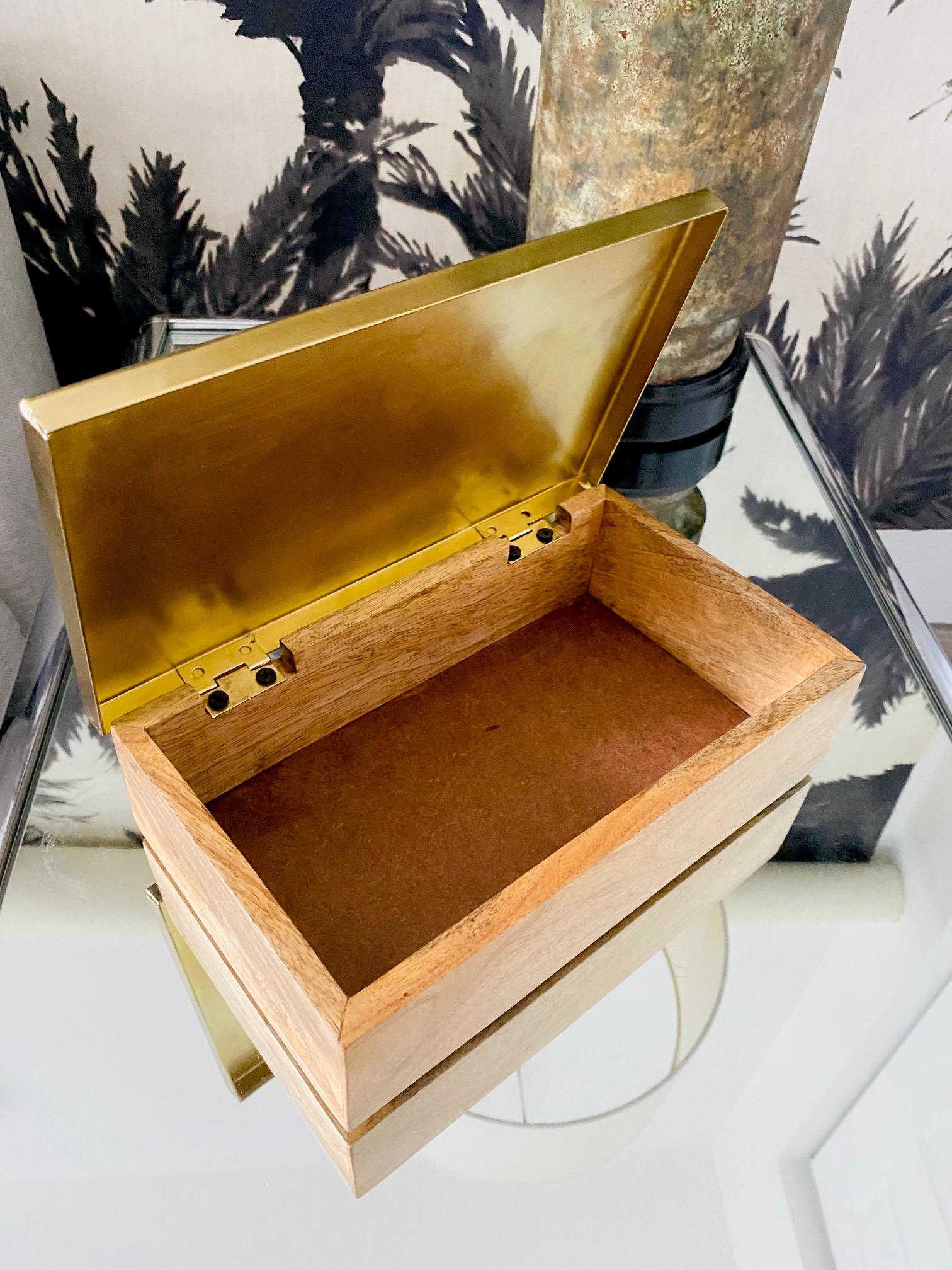 Decorative Box in Quartz Crystal, Brass, and Oak Wood, Brazil For Sale 1
