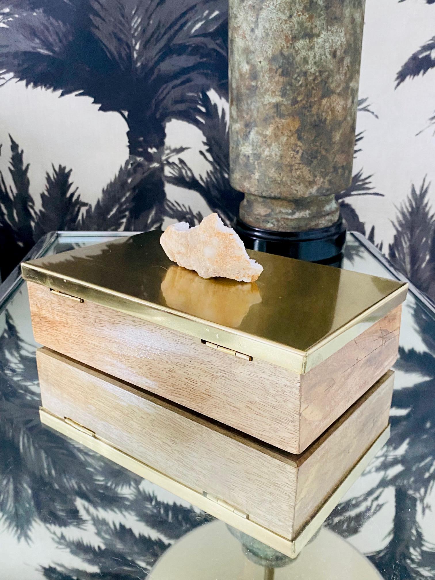 Laiton Boîte décorative en cristal de quartz, laiton et bois de chêne, Brésil en vente