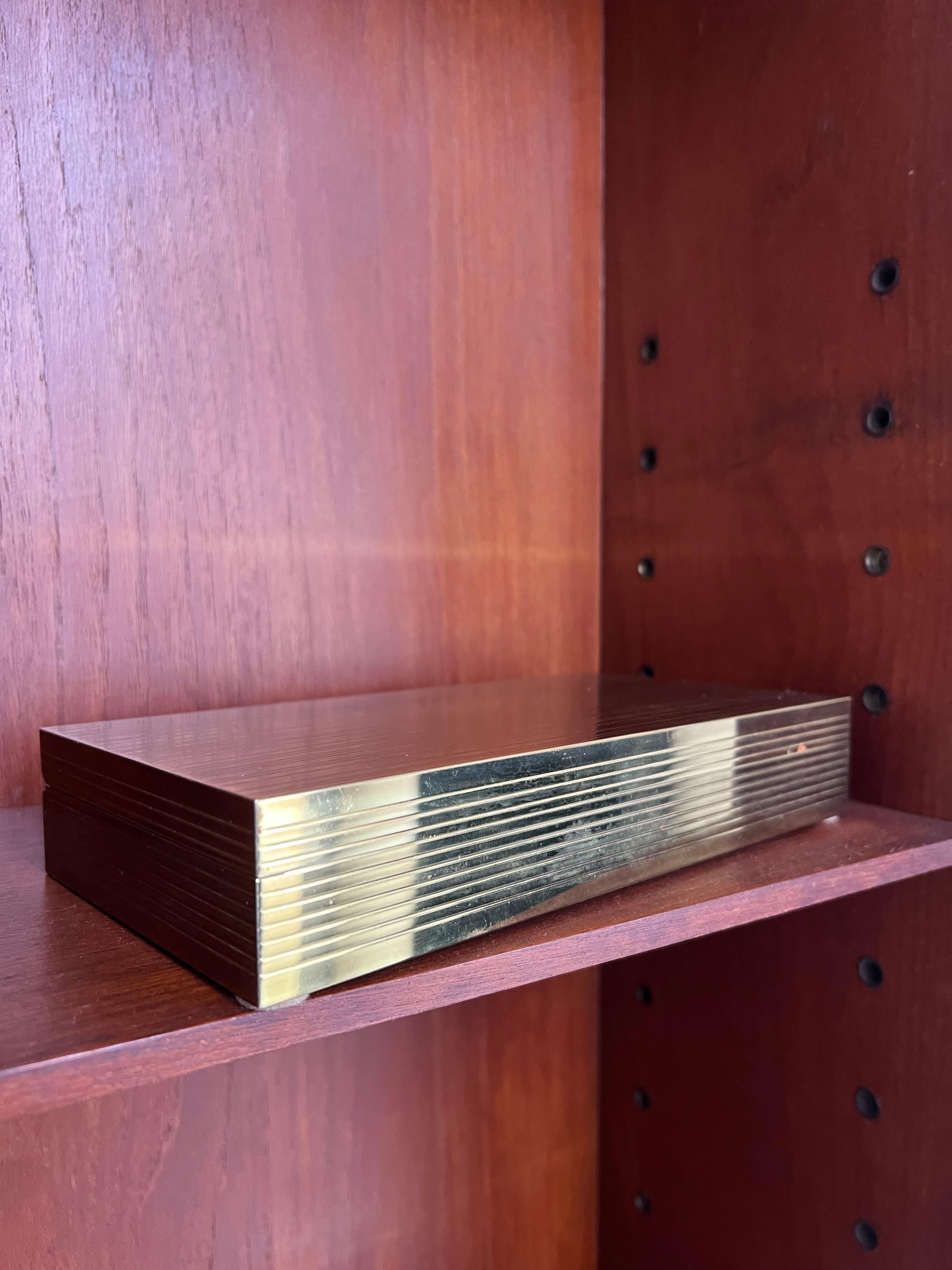 Schreibtischschachtel aus Messing und Holz, feines dekoratives Etui, Schmuckschachtel, Objekt im Angebot 6