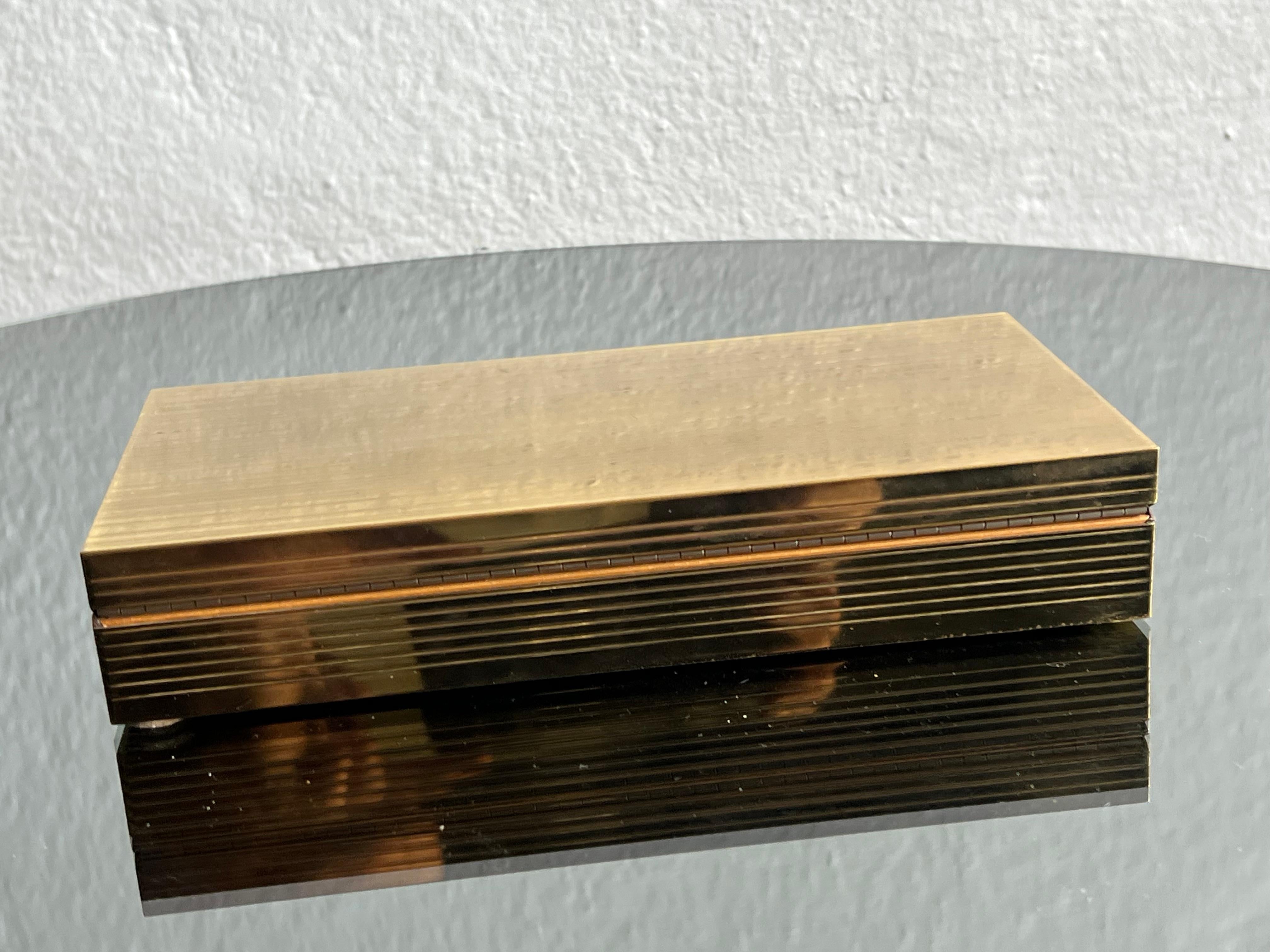 Schreibtischschachtel aus Messing und Holz, feines dekoratives Etui, Schmuckschachtel, Objekt im Angebot 11