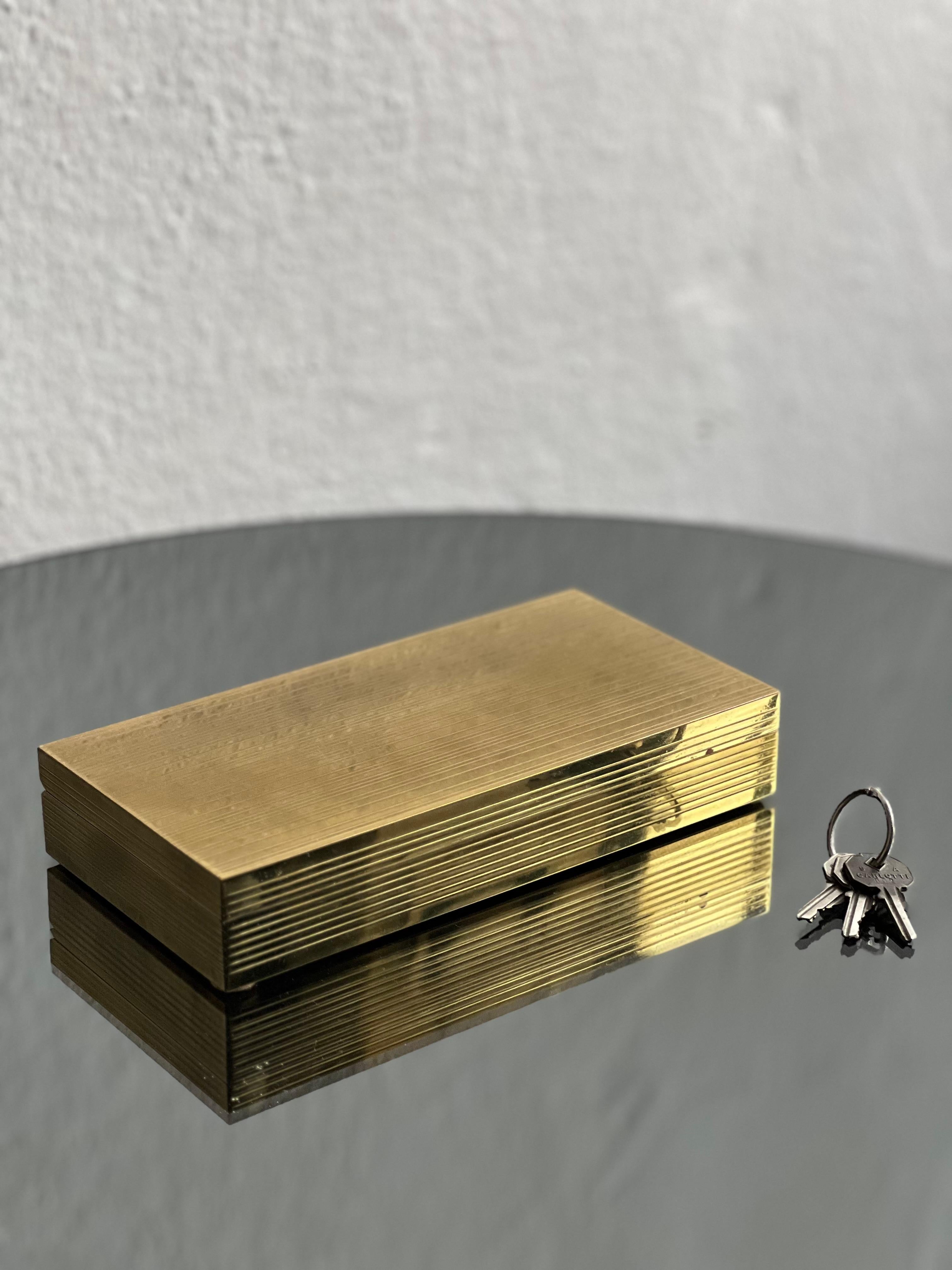 Schreibtischschachtel aus Messing und Holz, feines dekoratives Etui, Schmuckschachtel, Objekt (Moderne der Mitte des Jahrhunderts) im Angebot