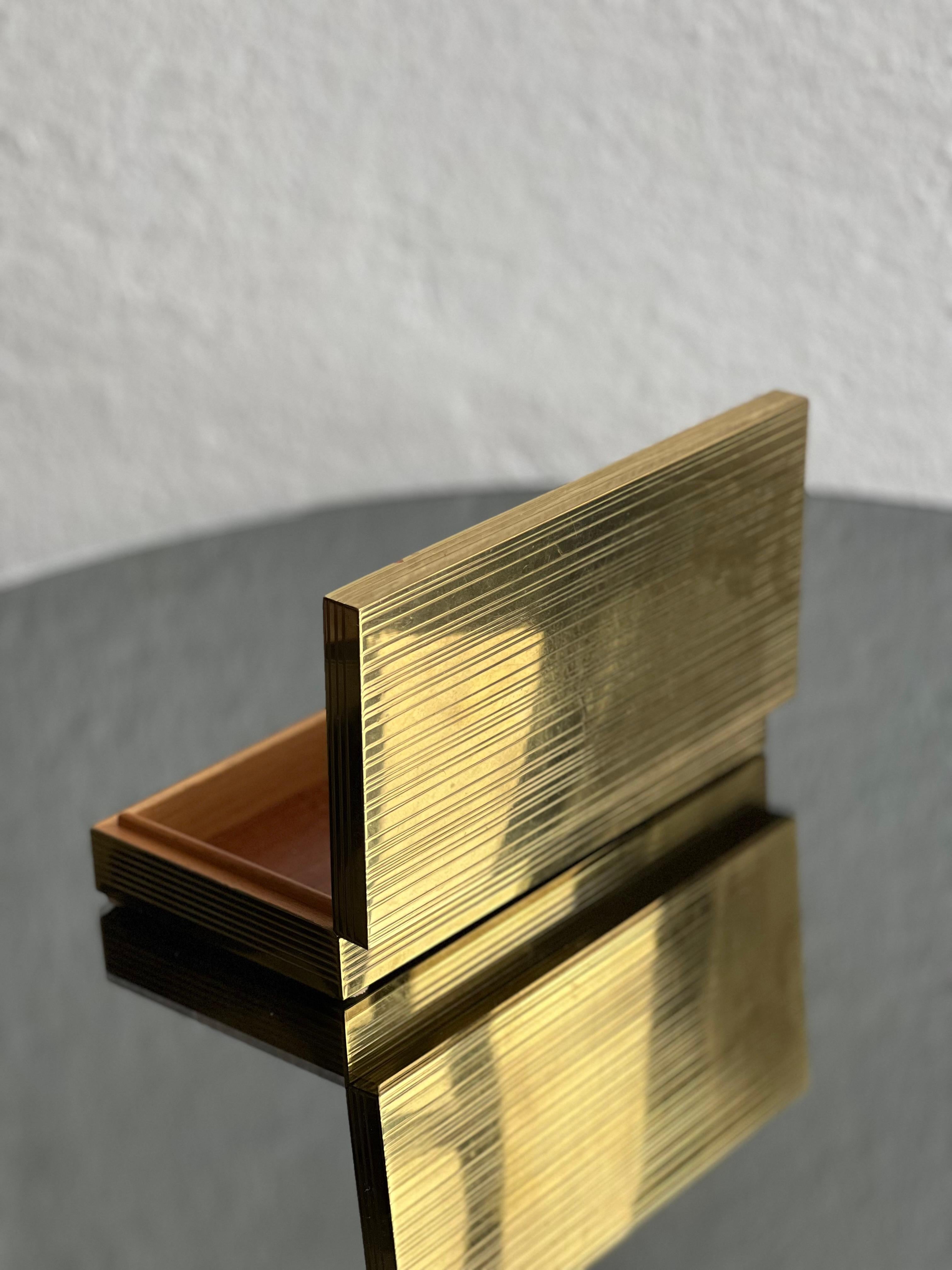 Schreibtischschachtel aus Messing und Holz, feines dekoratives Etui, Schmuckschachtel, Objekt (Mitte des 20. Jahrhunderts) im Angebot