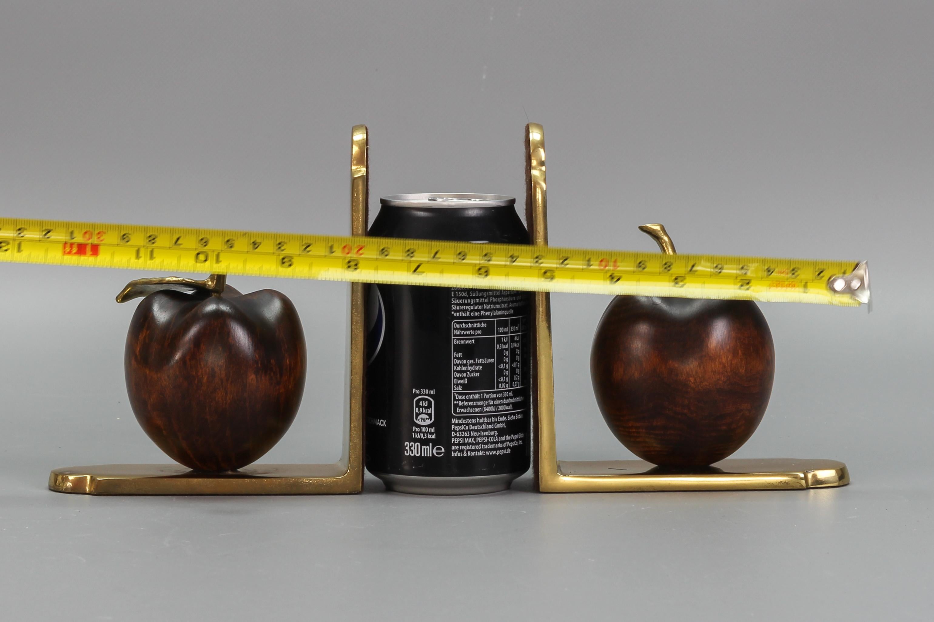 Buchstützen aus Messing und Holz mit Apfeln im Vintage-Stil im Angebot 11
