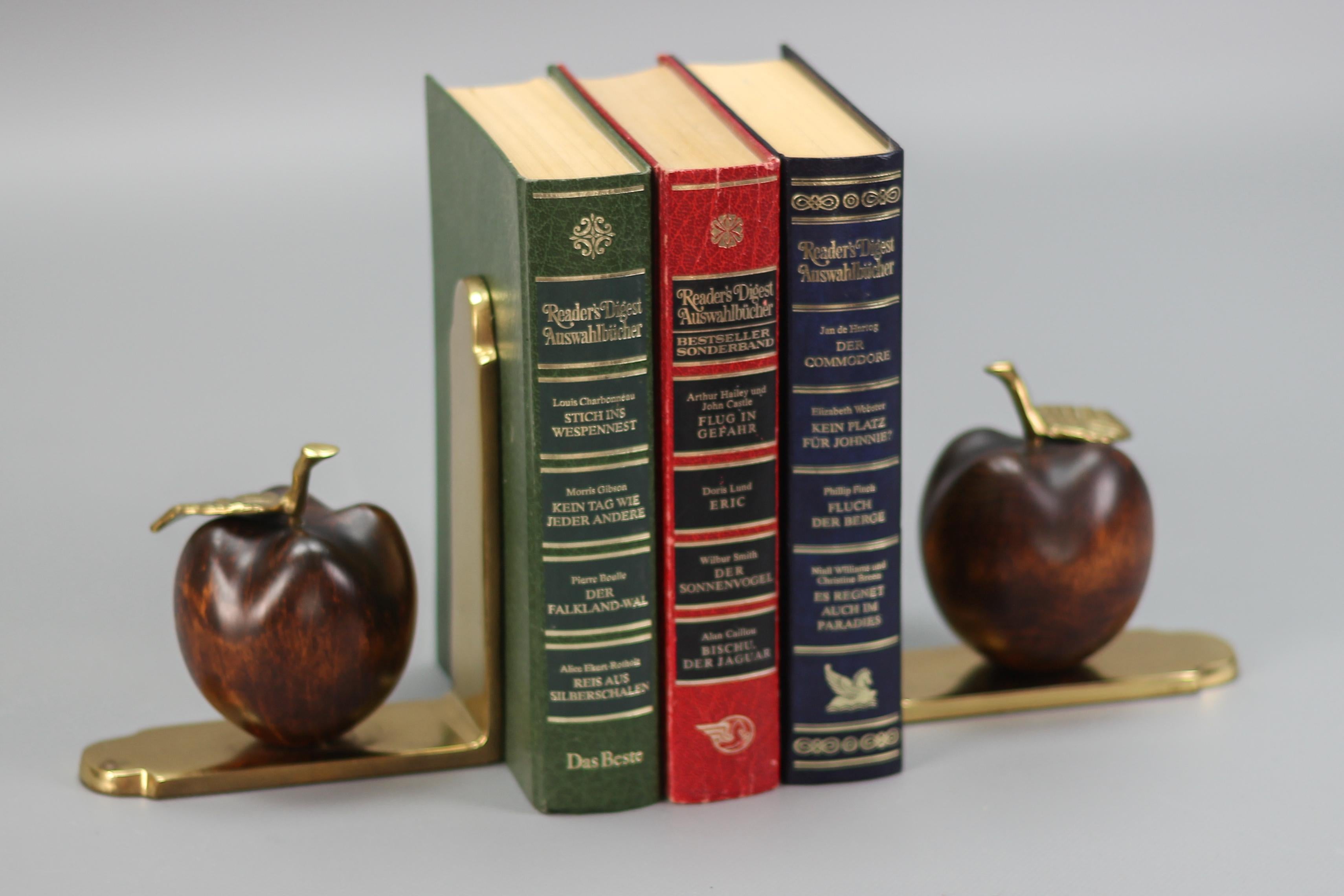 Vintage Brass and Wooden Apples Bookends For Sale 1