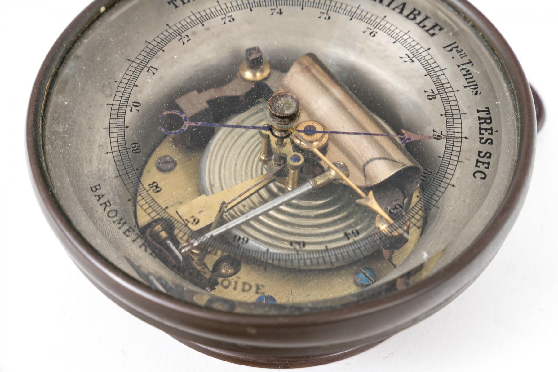 Aneroid-Barometer aus Messing, hergestellt in Frankreich  im Zustand „Gut“ im Angebot in Stamford, CT