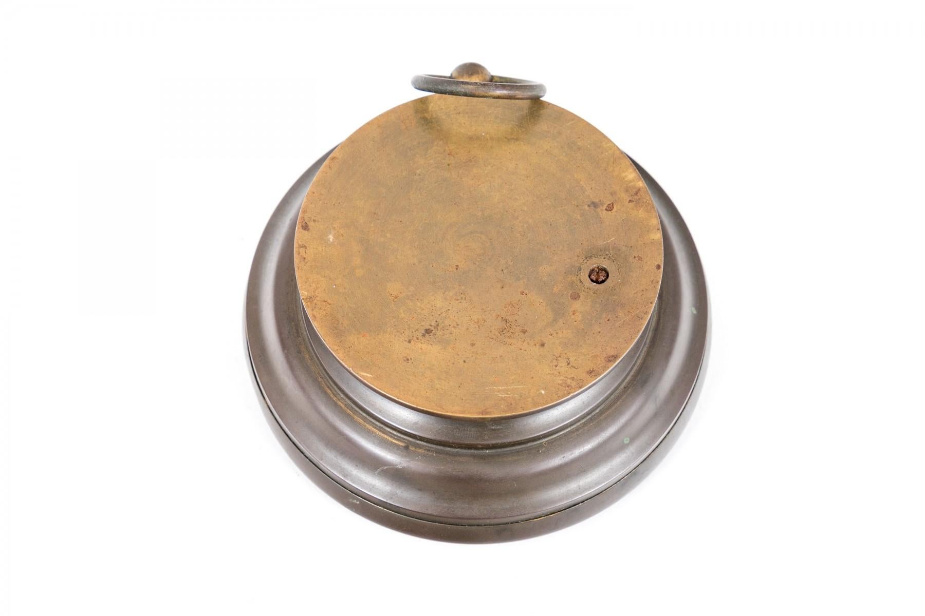 Aneroid-Barometer aus Messing, hergestellt in Frankreich  (20. Jahrhundert) im Angebot