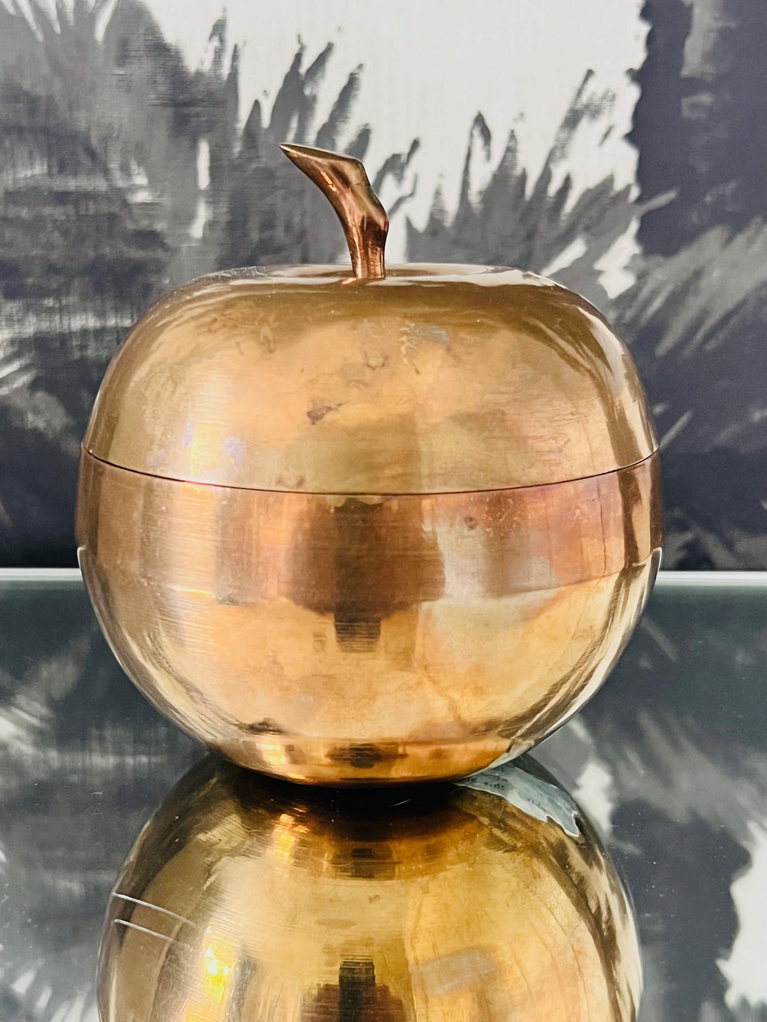 Hand-Crafted Vintage Brass Apple Trinket Box, Italy, circa 1970s