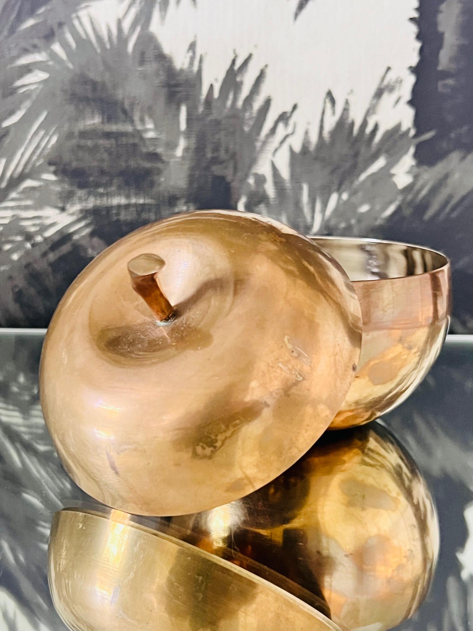 Vintage Brass Apple Trinket Box, Italy, circa 1970s In Good Condition In Fort Lauderdale, FL