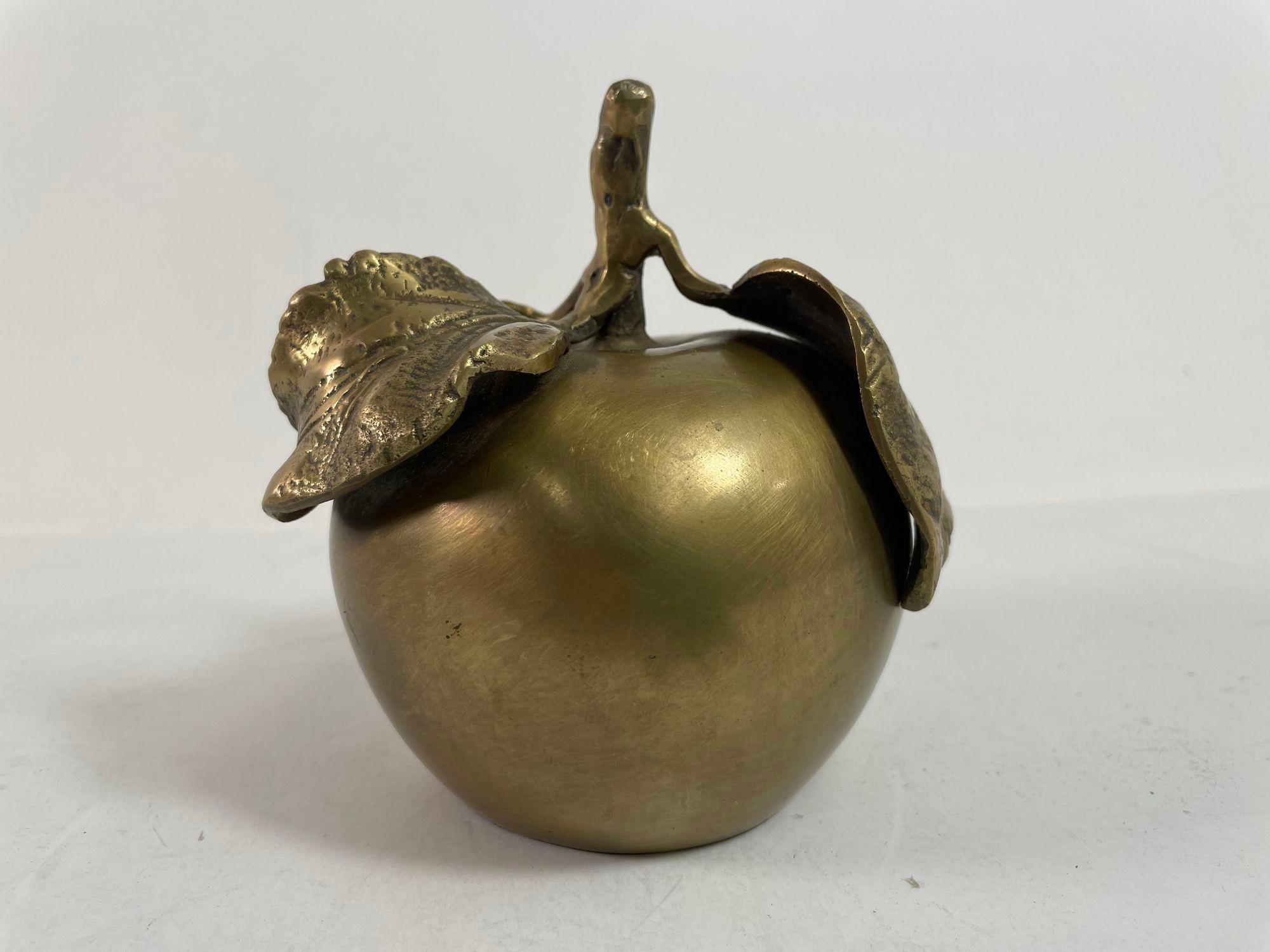 Mid-Century Modern Vintage Brass Apple Sculpture Paperweight For Sale