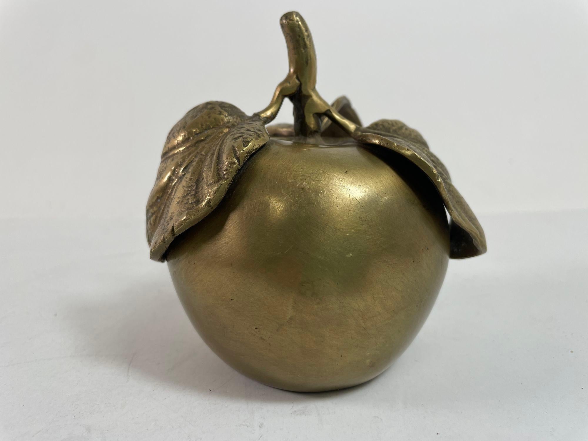 Vintage Brass Apple Sculpture Paperweight In Good Condition For Sale In North Hollywood, CA