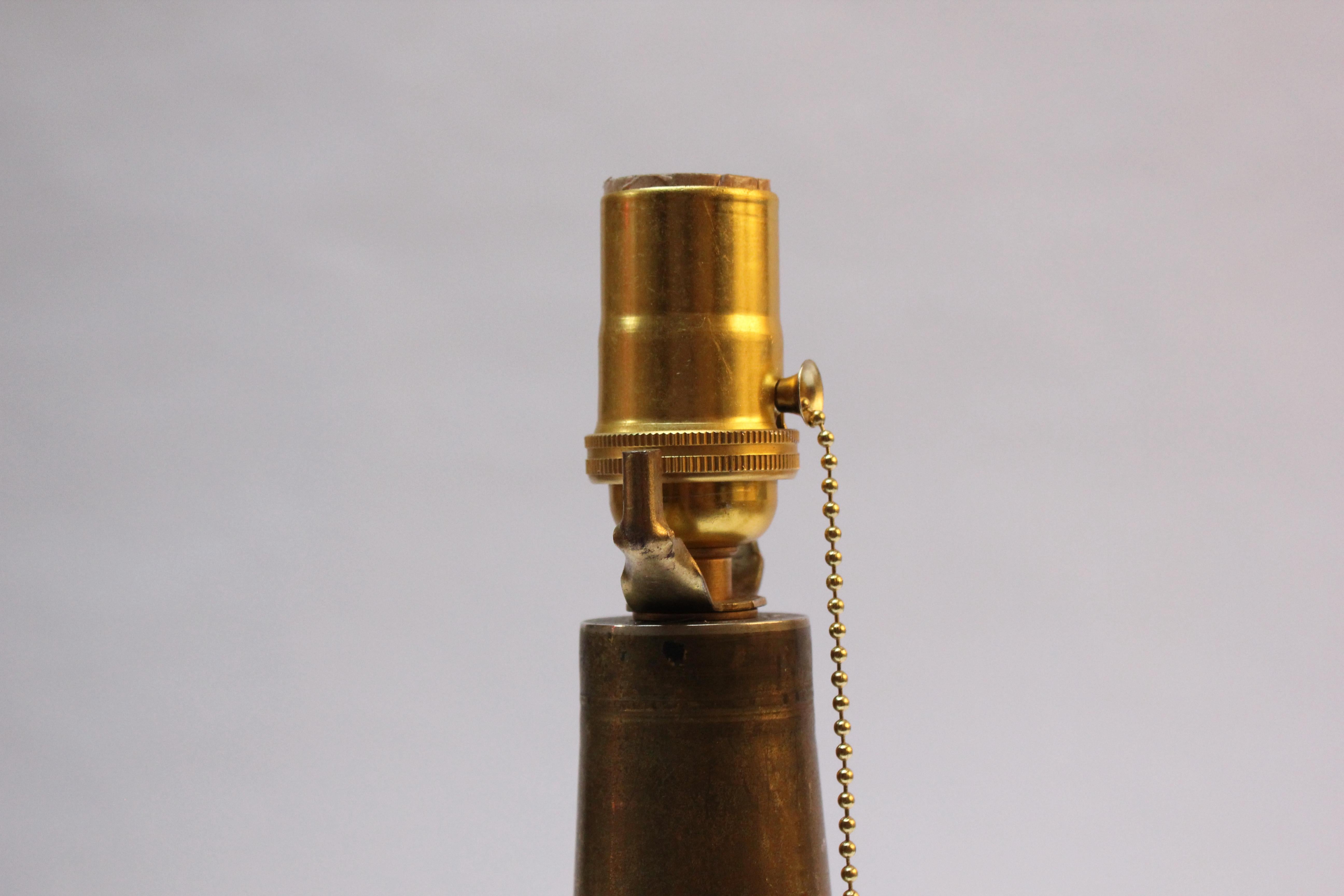 Vintage Artillery Shell Trench-Kunst-Tischlampe aus Messing im Zustand „Gut“ im Angebot in Brooklyn, NY