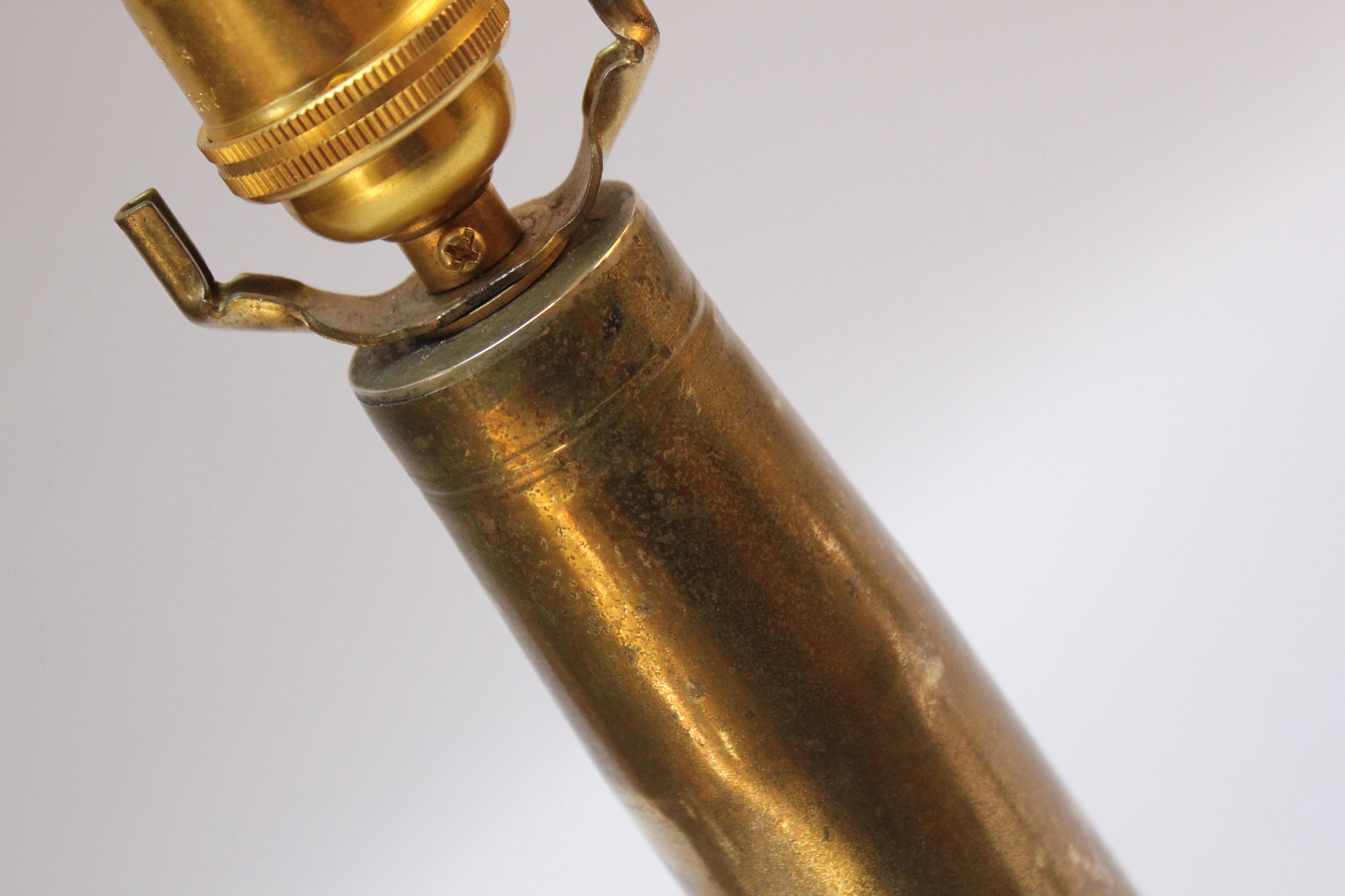 Vintage Artillery Shell Trench-Kunst-Tischlampe aus Messing (Mitte des 20. Jahrhunderts) im Angebot
