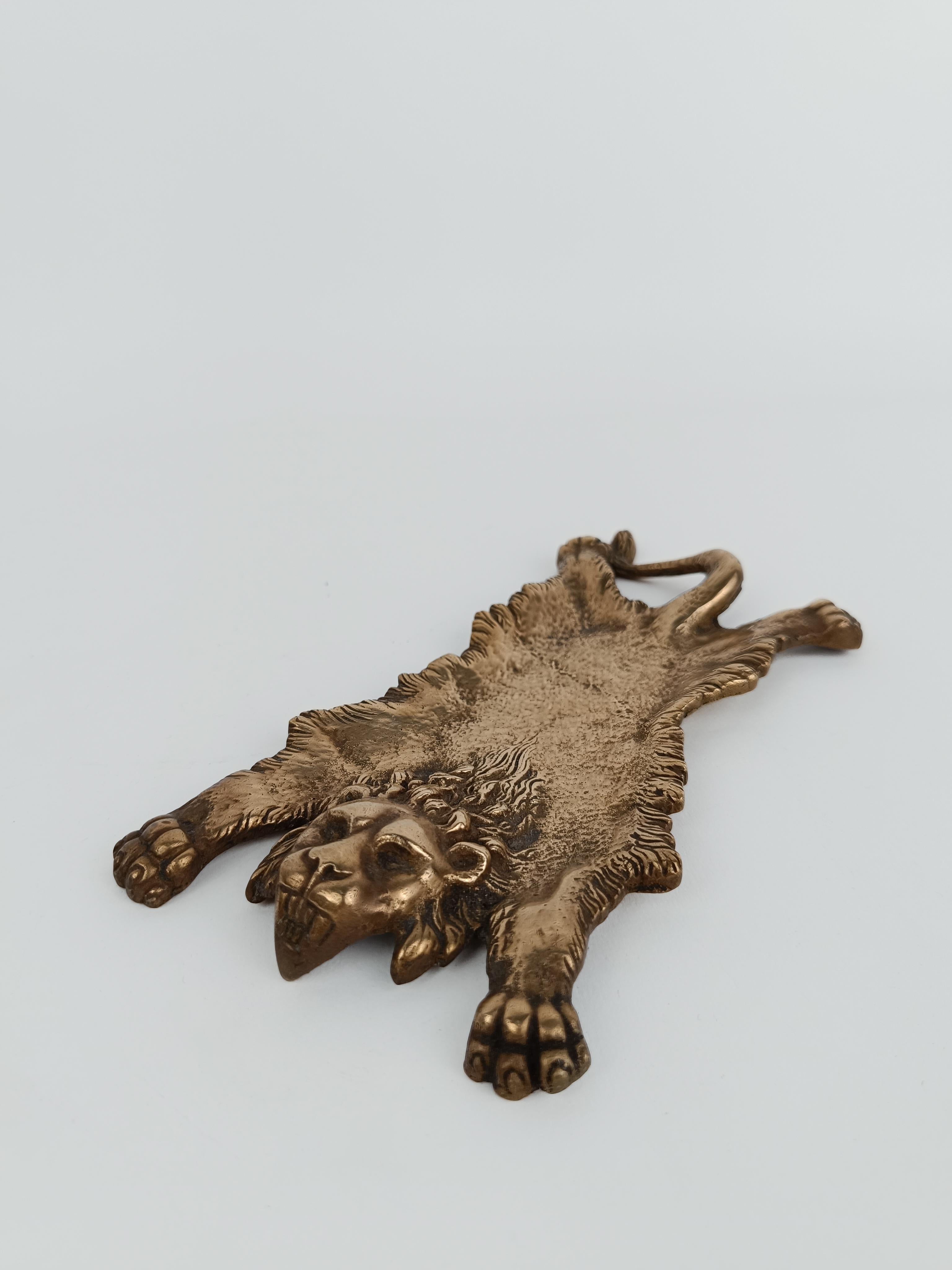 Vintage Brass Ashtray Depicting the Mythological Nemean Lion Skin, Italy 1970s For Sale 2