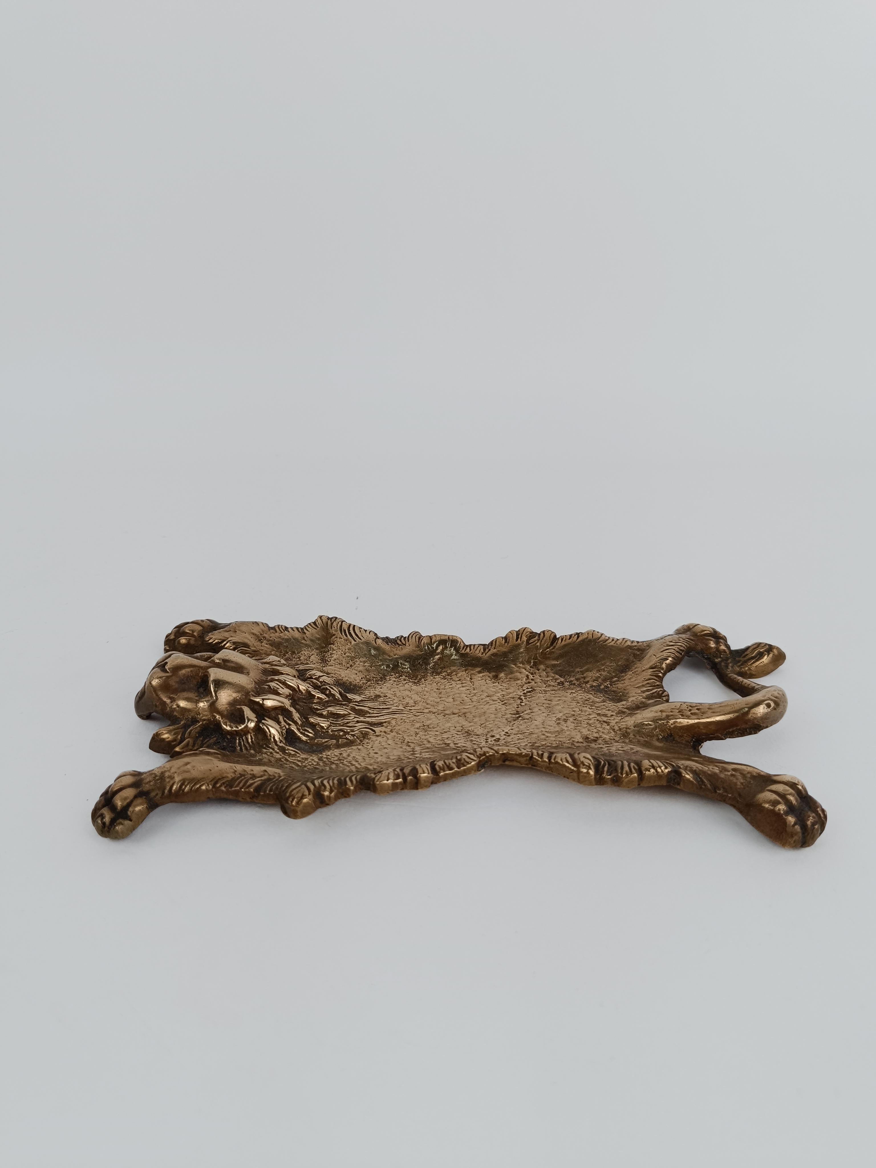 Vintage Brass Ashtray Depicting the Mythological Nemean Lion Skin, Italy 1970s For Sale 4