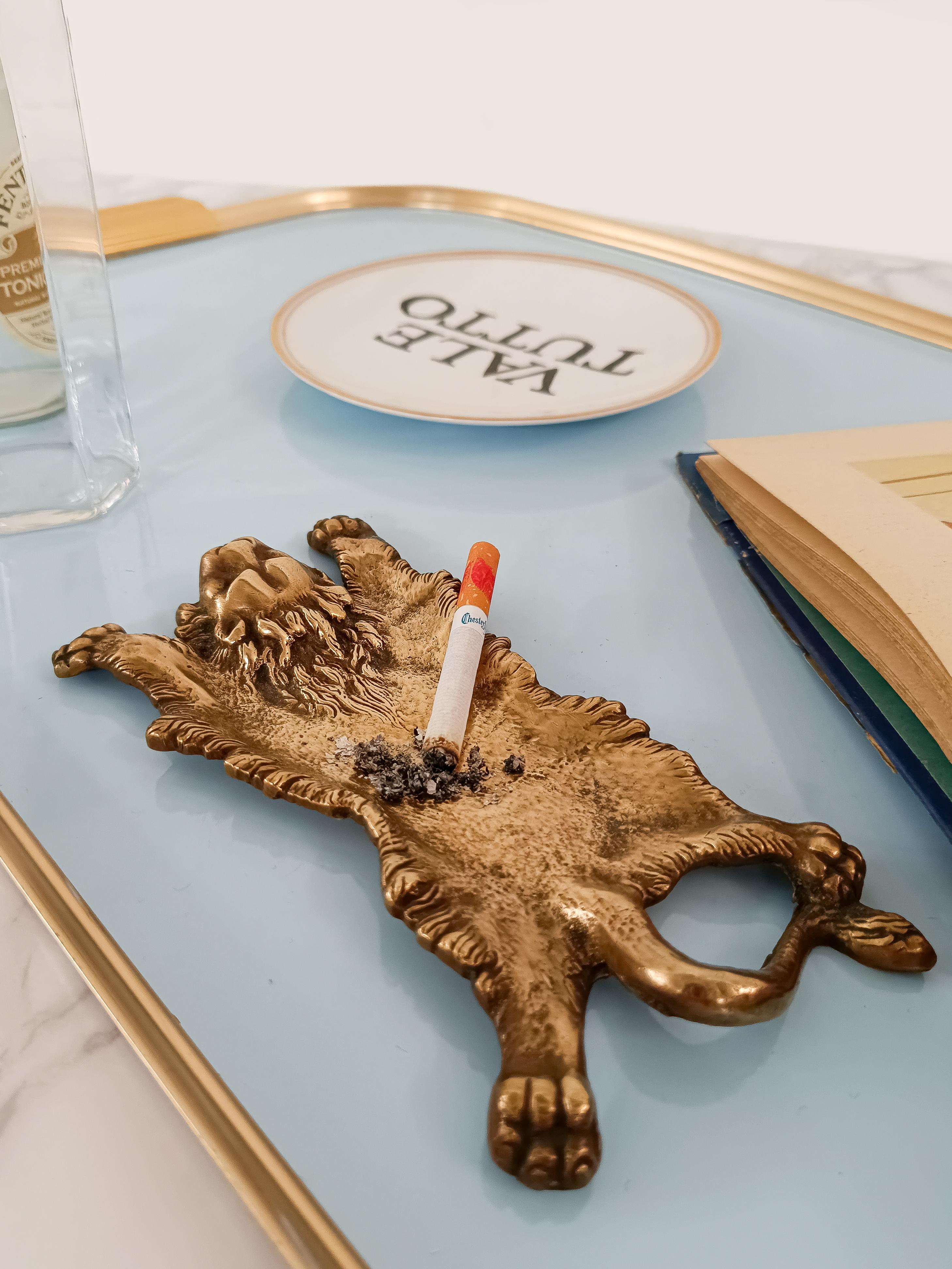Cendrier vintage en laiton représentant la peau de lion mythologique Neméenne, Italie, années 1970 Bon état - En vente à Roma, IT