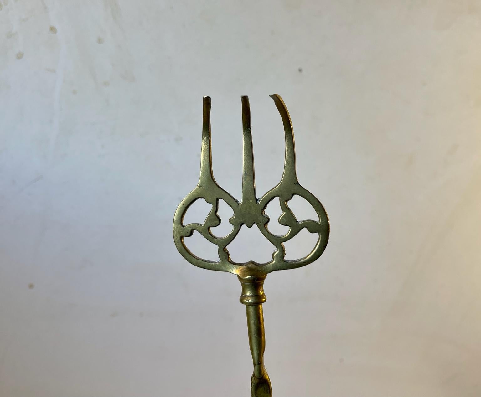 Vintage Brass Back Scratcher with the Imp / Demon of Lincoln Cathedral 1