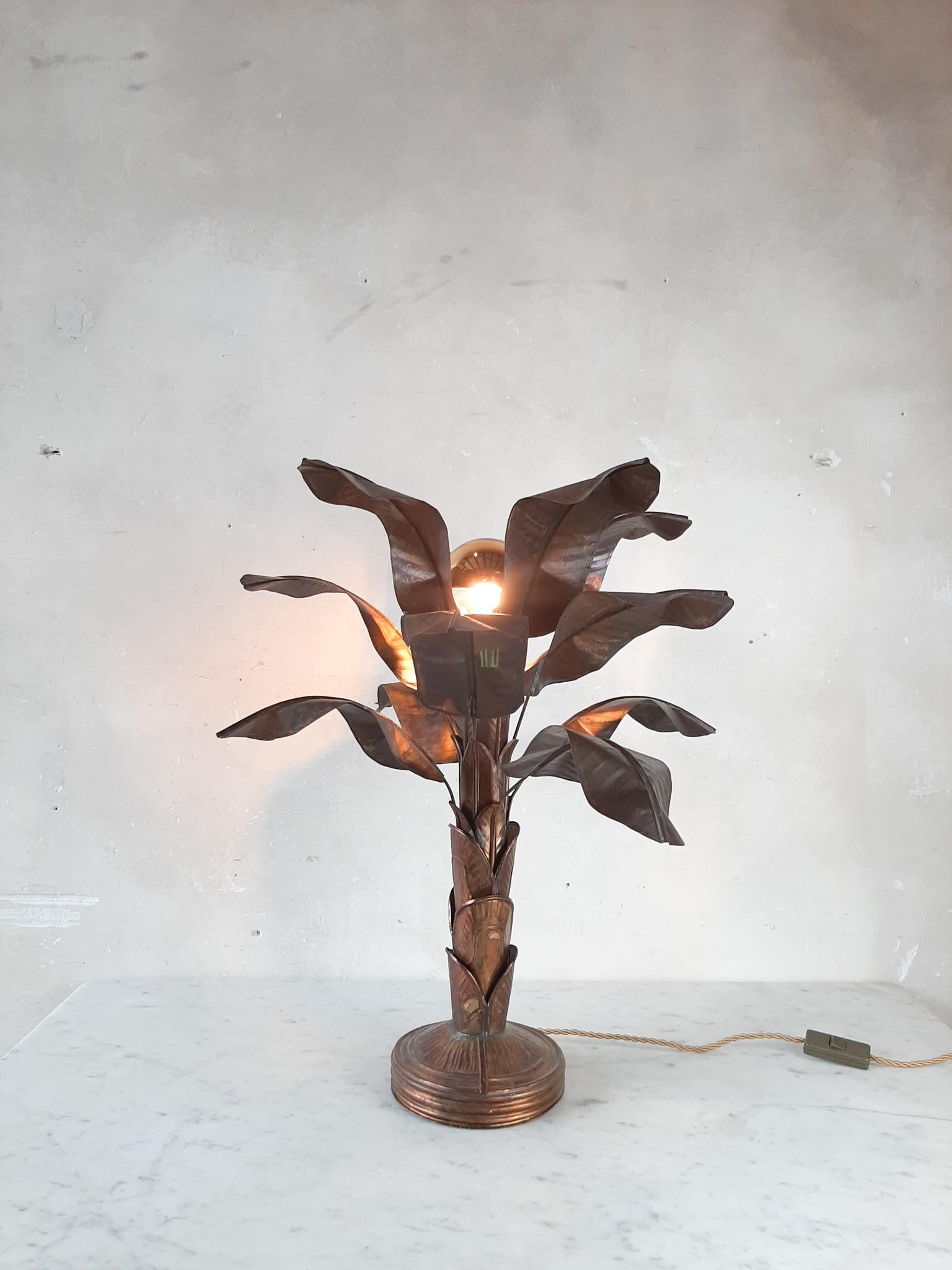 Vintage-Tischlampe in Bananenform aus Messing mit Blättern im Angebot 2