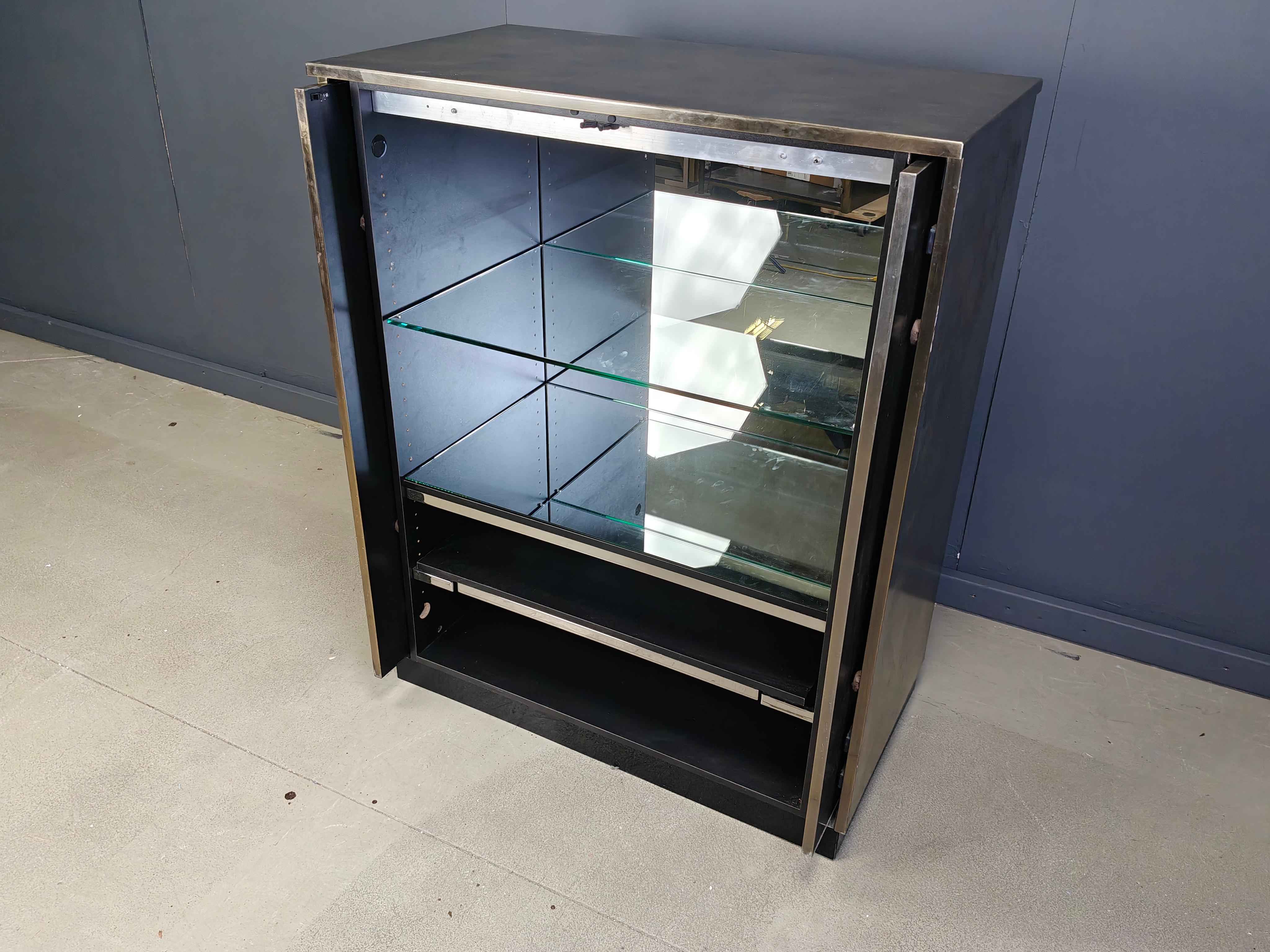 Mueble bar vintage de latón de belgochrom, años 80 Posmoderno en venta