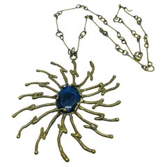 Collana con ciondolo in ottone vintage con pietre blu, artigianale, astratta, modernista e di design