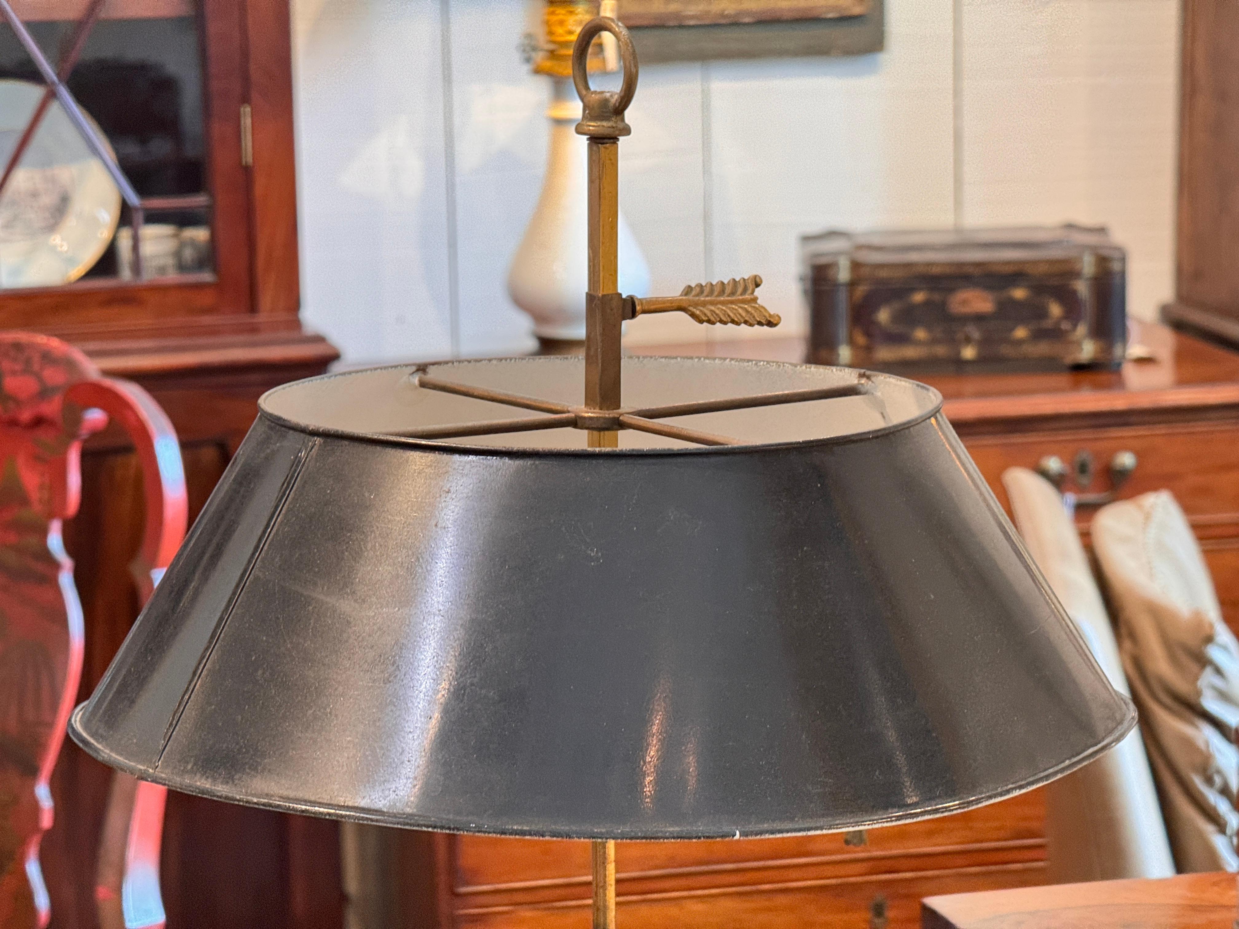 Lampada Bouillotte in ottone vintage con paralume in talpa In condizioni buone in vendita a Charlottesville, VA