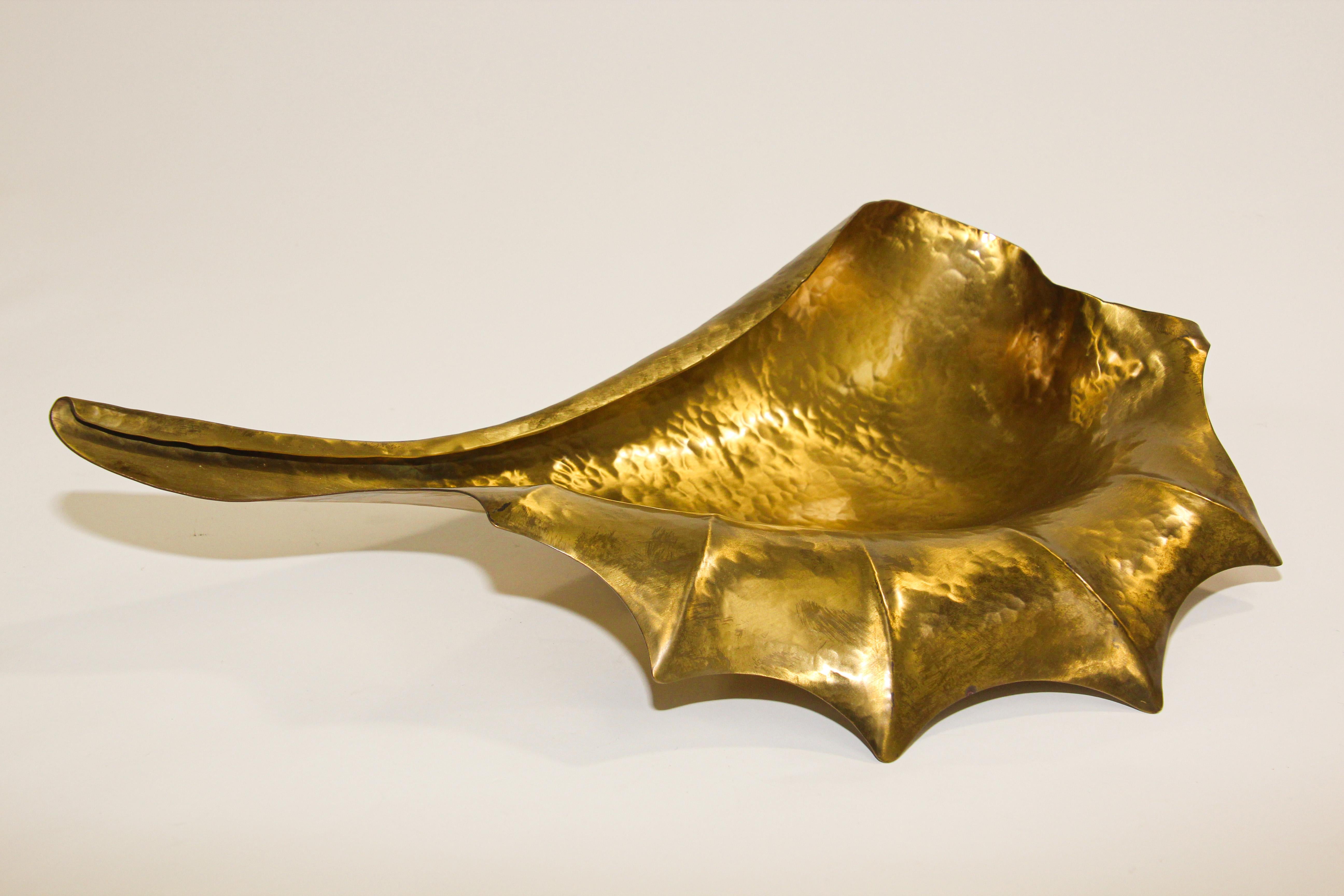 Vintage Brass Bowl in the Shape of a Large Leaf, Italy, circa 1950 For Sale 2