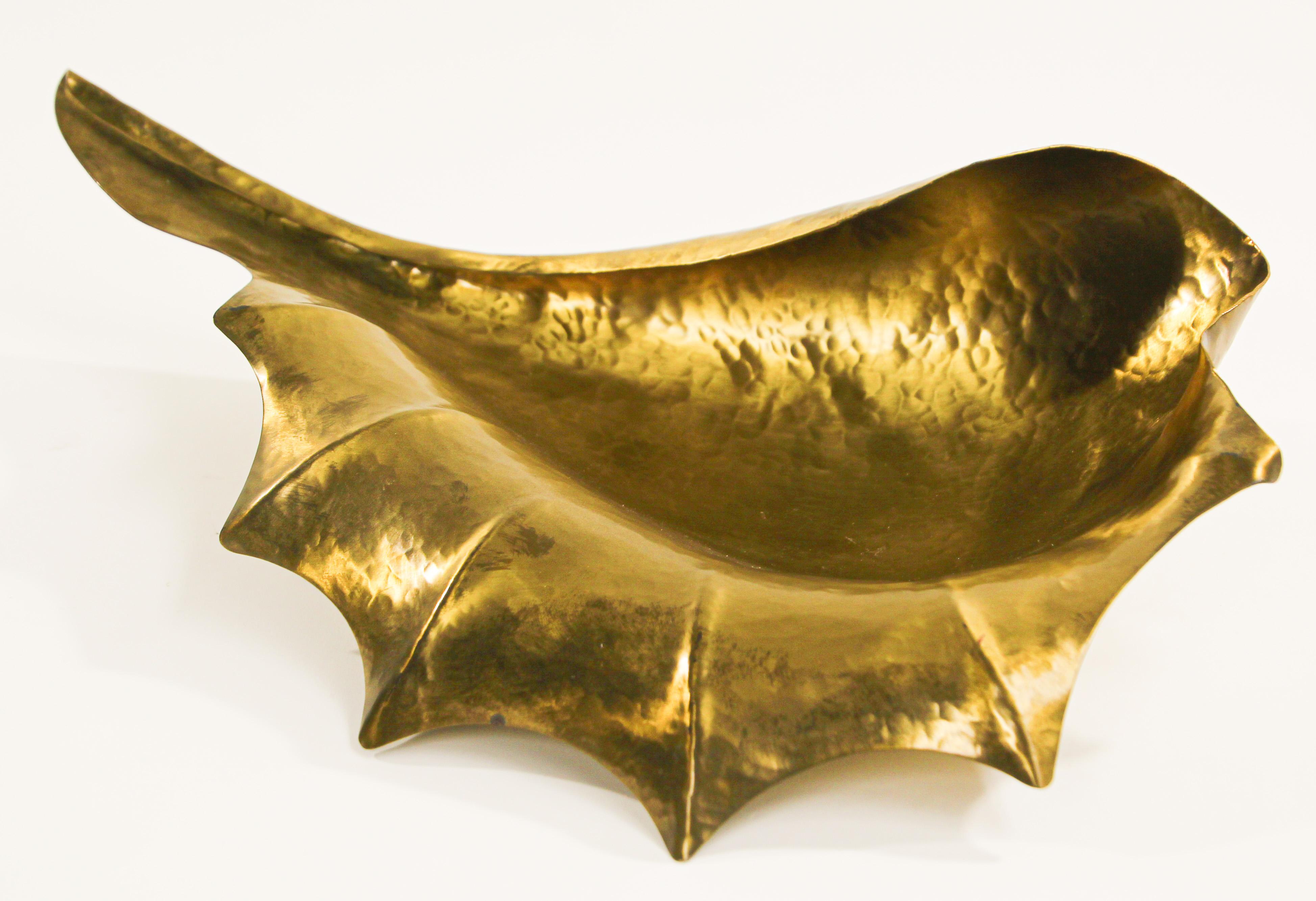 Vintage Brass Bowl in the Shape of a Large Leaf, Italy, circa 1950 For Sale 4