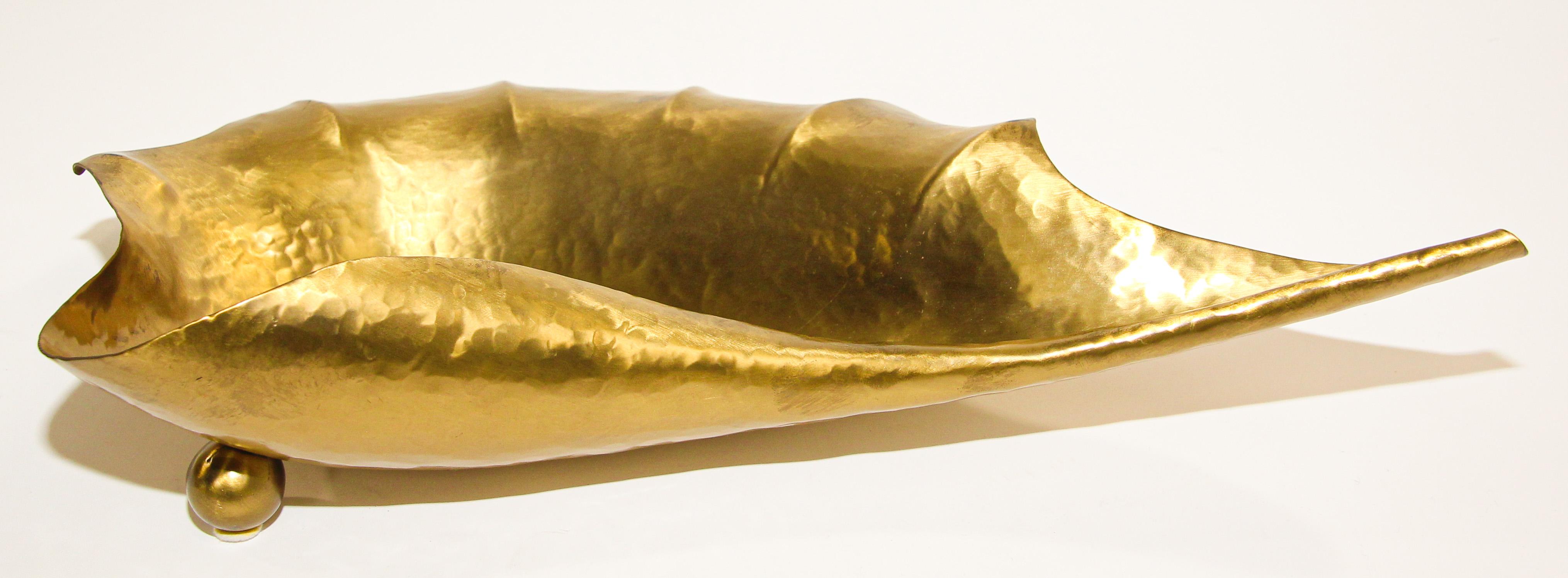 20th Century Vintage Brass Bowl in the Shape of a Large Leaf, Italy, circa 1950 For Sale