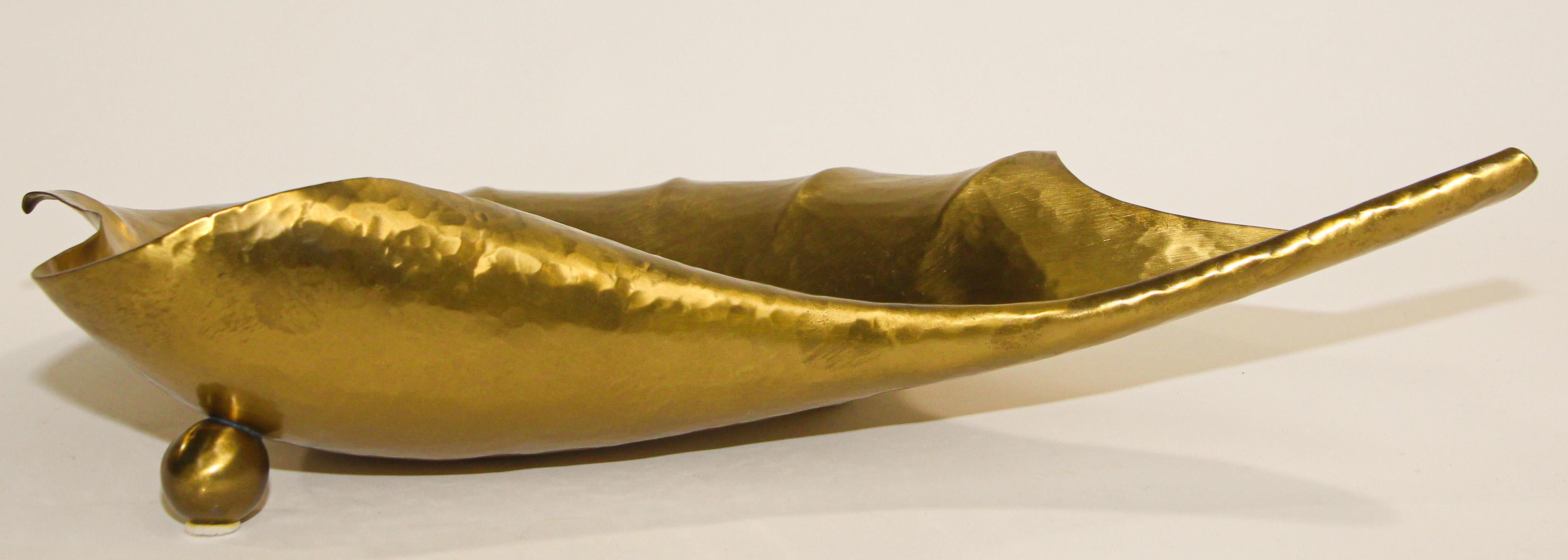 Vintage Brass Bowl in the Shape of a Large Leaf, Italy, circa 1950 For Sale 1