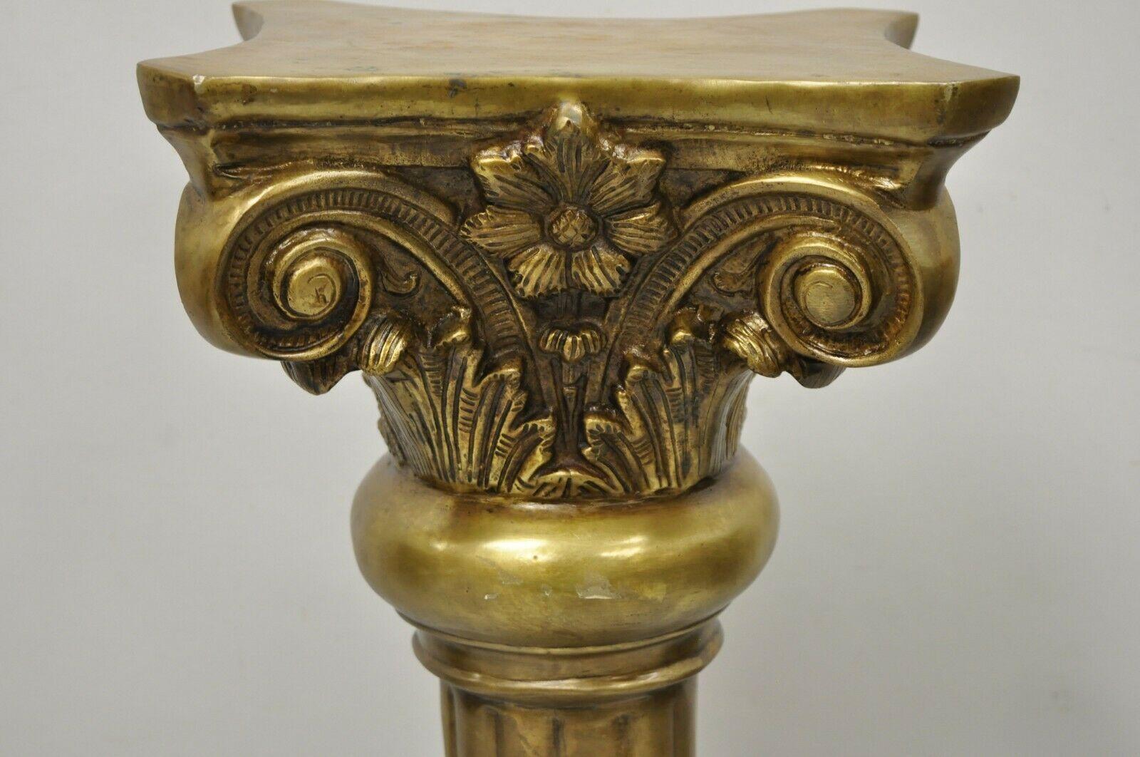 Néoclassique Vintage Brass Bronze Fluted Corinthian Column Classical Pedestal Plant Stand en vente