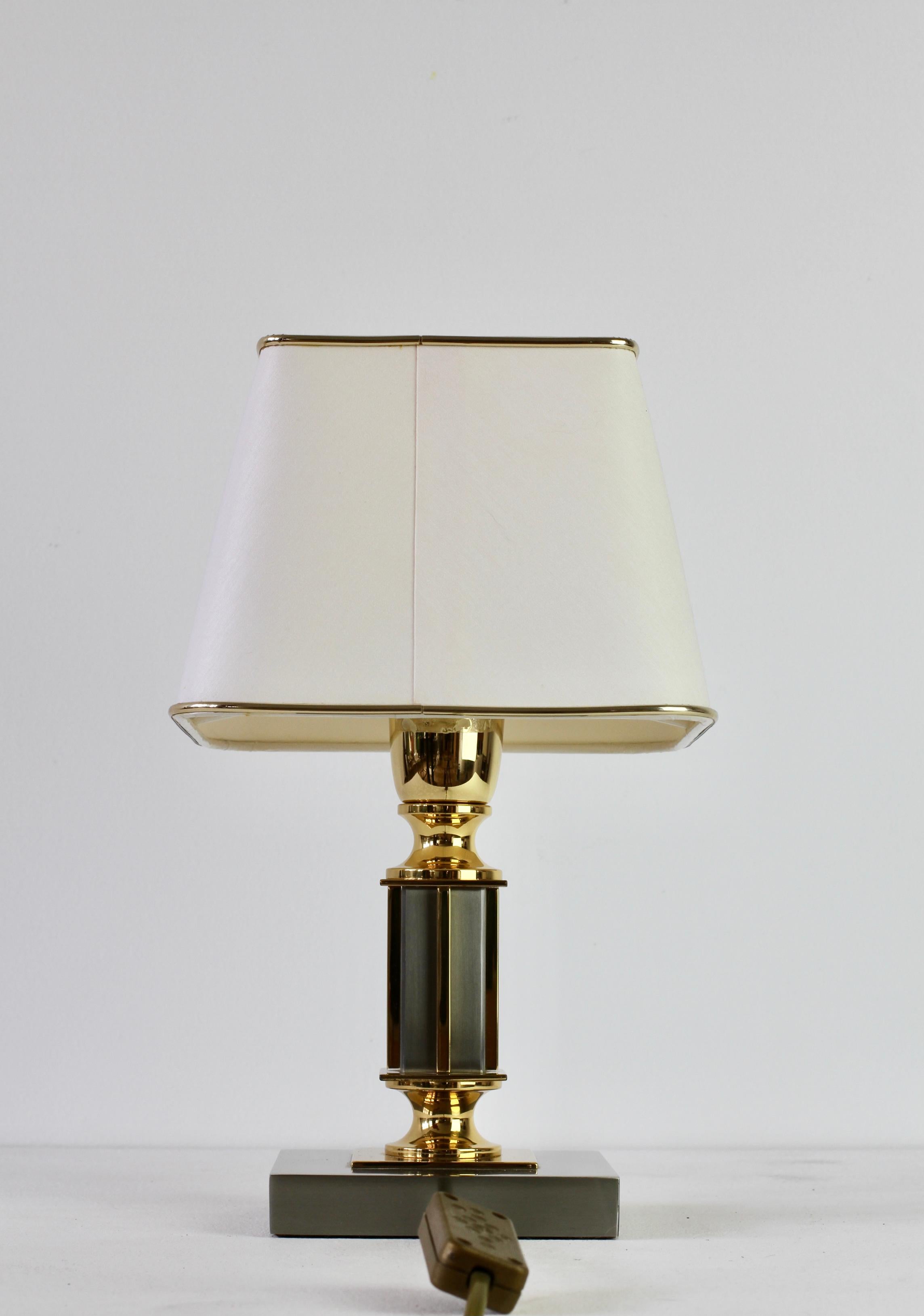 Vintage Vintage-Tischlampe aus Messing und gebürstetem Stahl im Maison Jansen-Stil, ca. 1980er Jahre (Deutsch) im Angebot