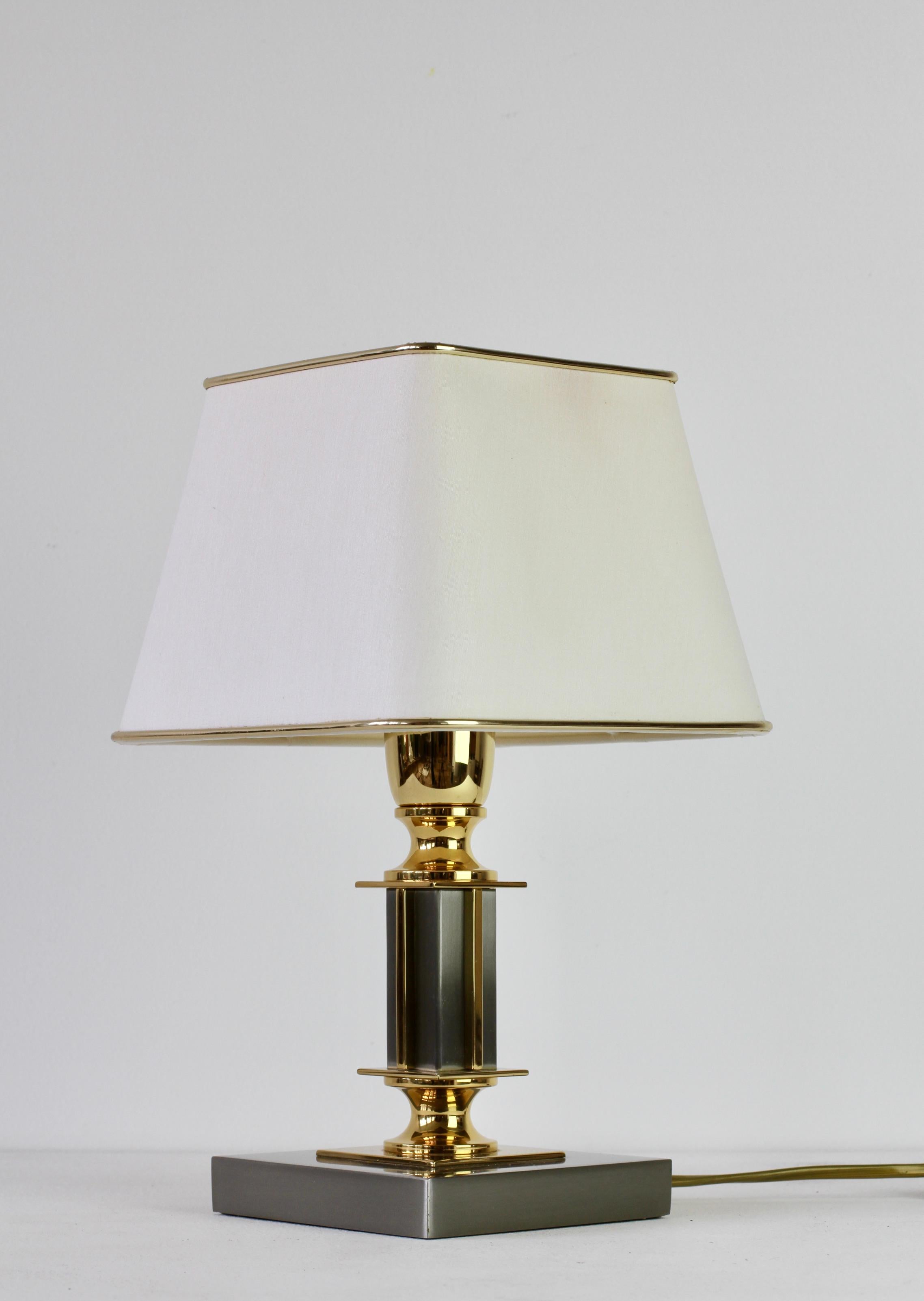 Vintage Vintage-Tischlampe aus Messing und gebürstetem Stahl im Maison Jansen-Stil, ca. 1980er Jahre (Gebürstet) im Angebot