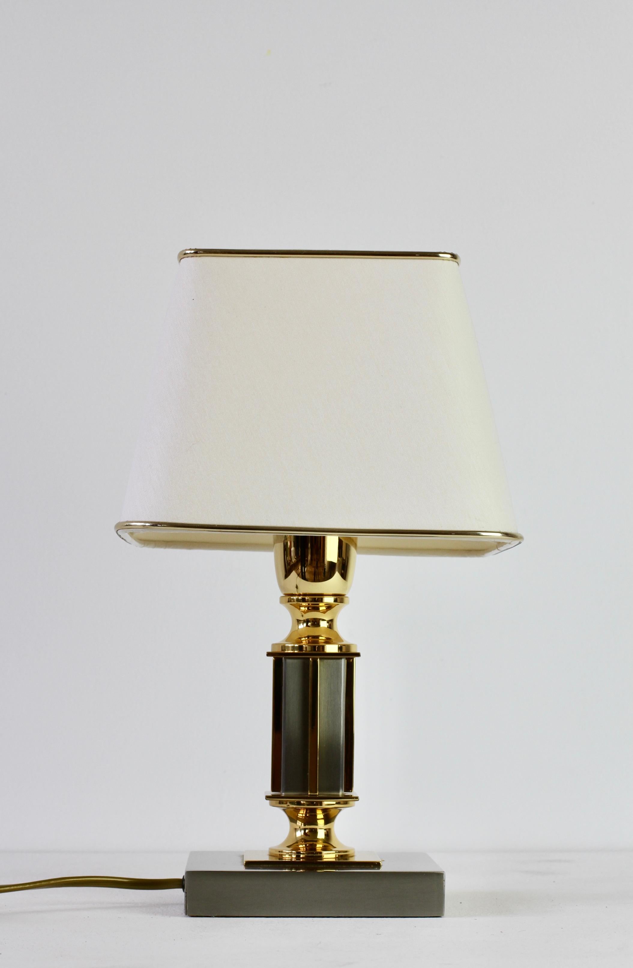 Vintage Vintage-Tischlampe aus Messing und gebürstetem Stahl im Maison Jansen-Stil, ca. 1980er Jahre im Zustand „Hervorragend“ im Angebot in Landau an der Isar, Bayern