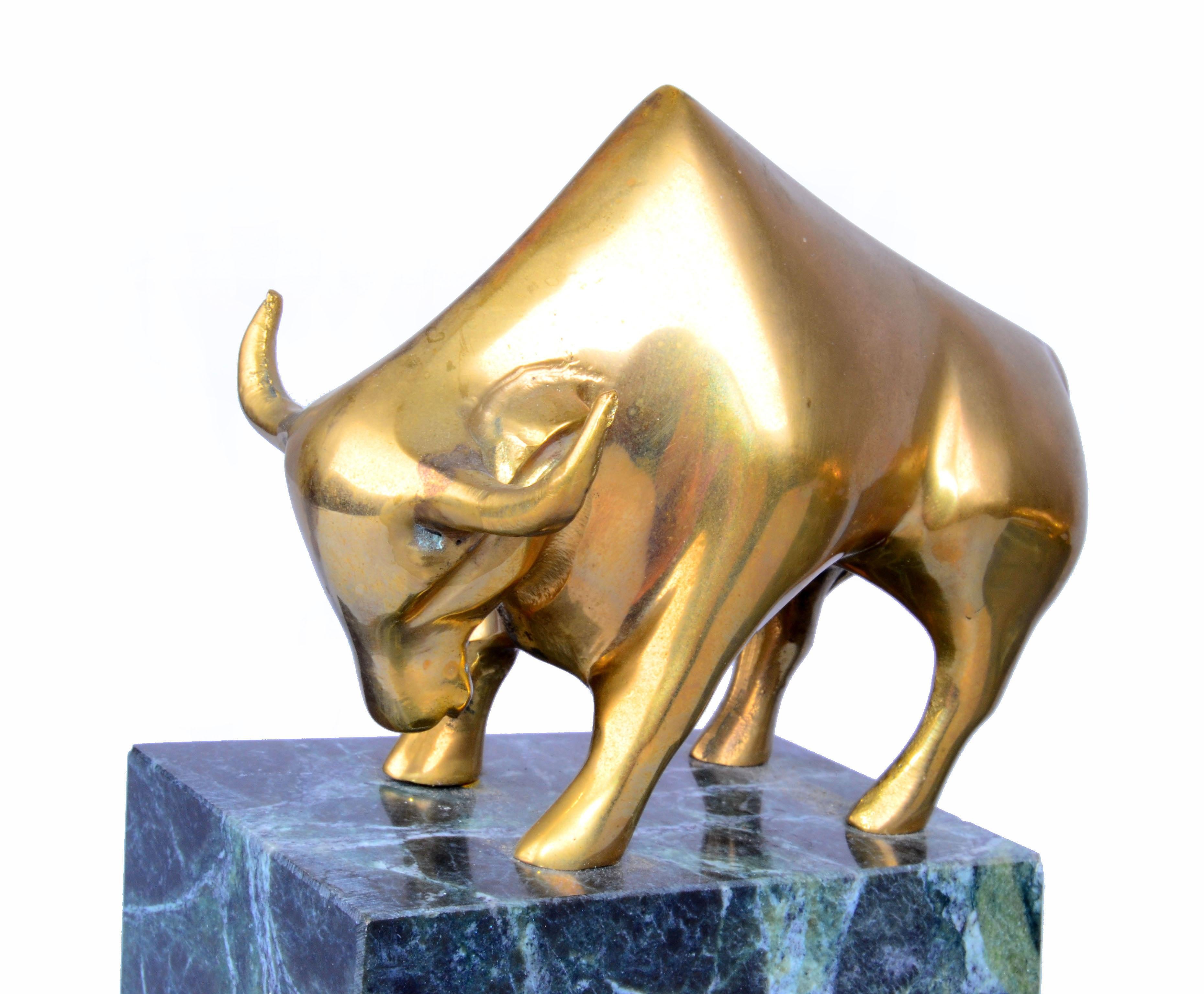 Vintage Brass Bull and Bear Bookends on Green Marble Base, a Pair In Good Condition In Miami, FL