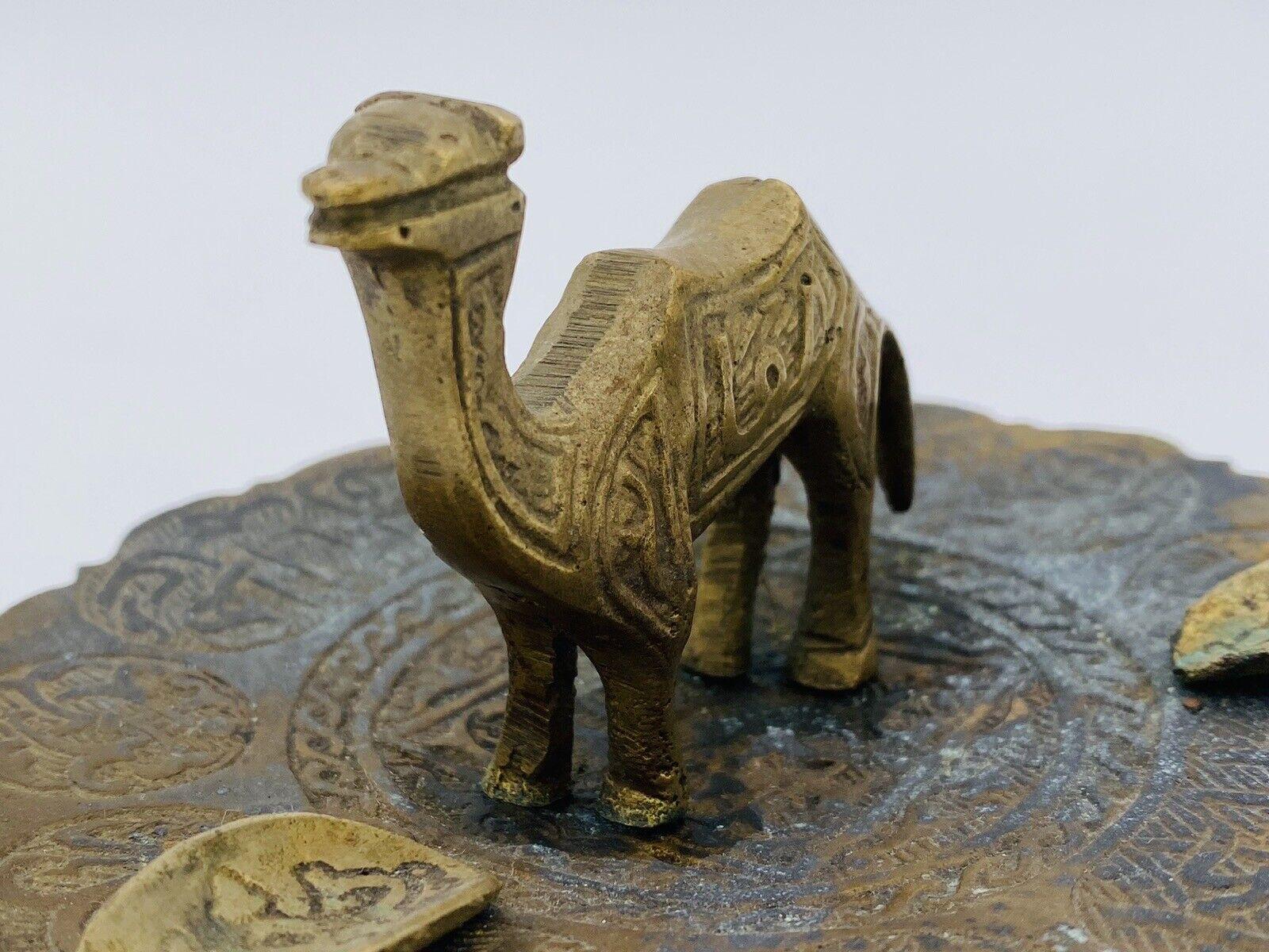 Cendrier arabe vintage en laiton pour cigarettes Camel en vente 5