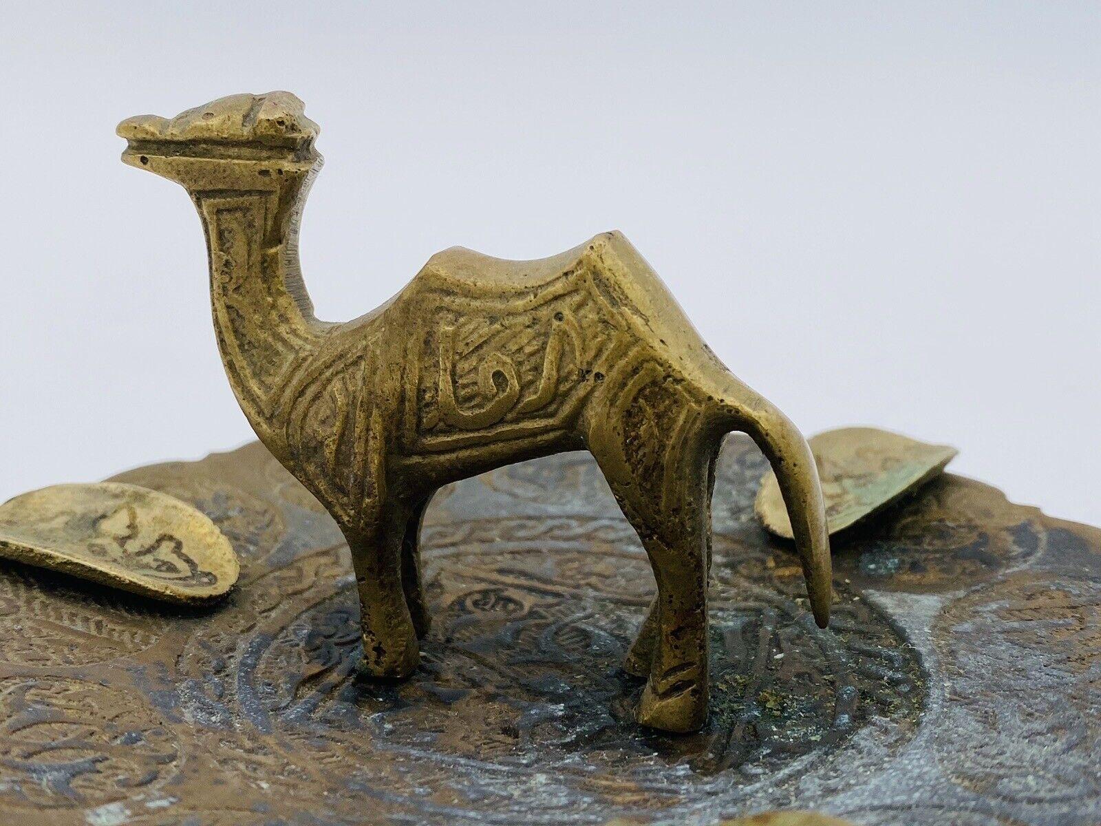 Cendrier arabe vintage en laiton pour cigarettes Camel en vente 1