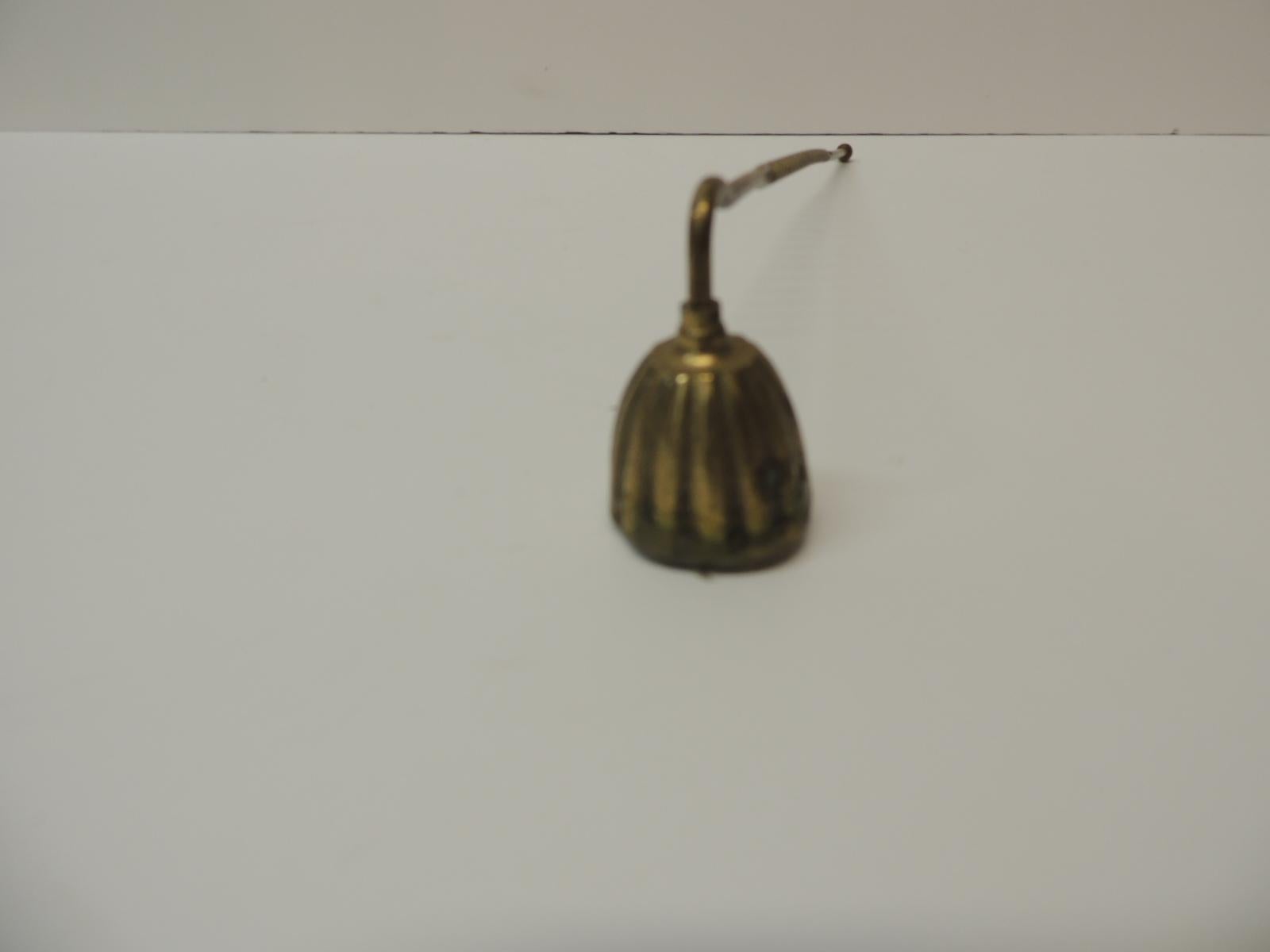 Vintage brass candle snuffer with twisted handle details
The snuffer is in the shape of a bell
Size: 12