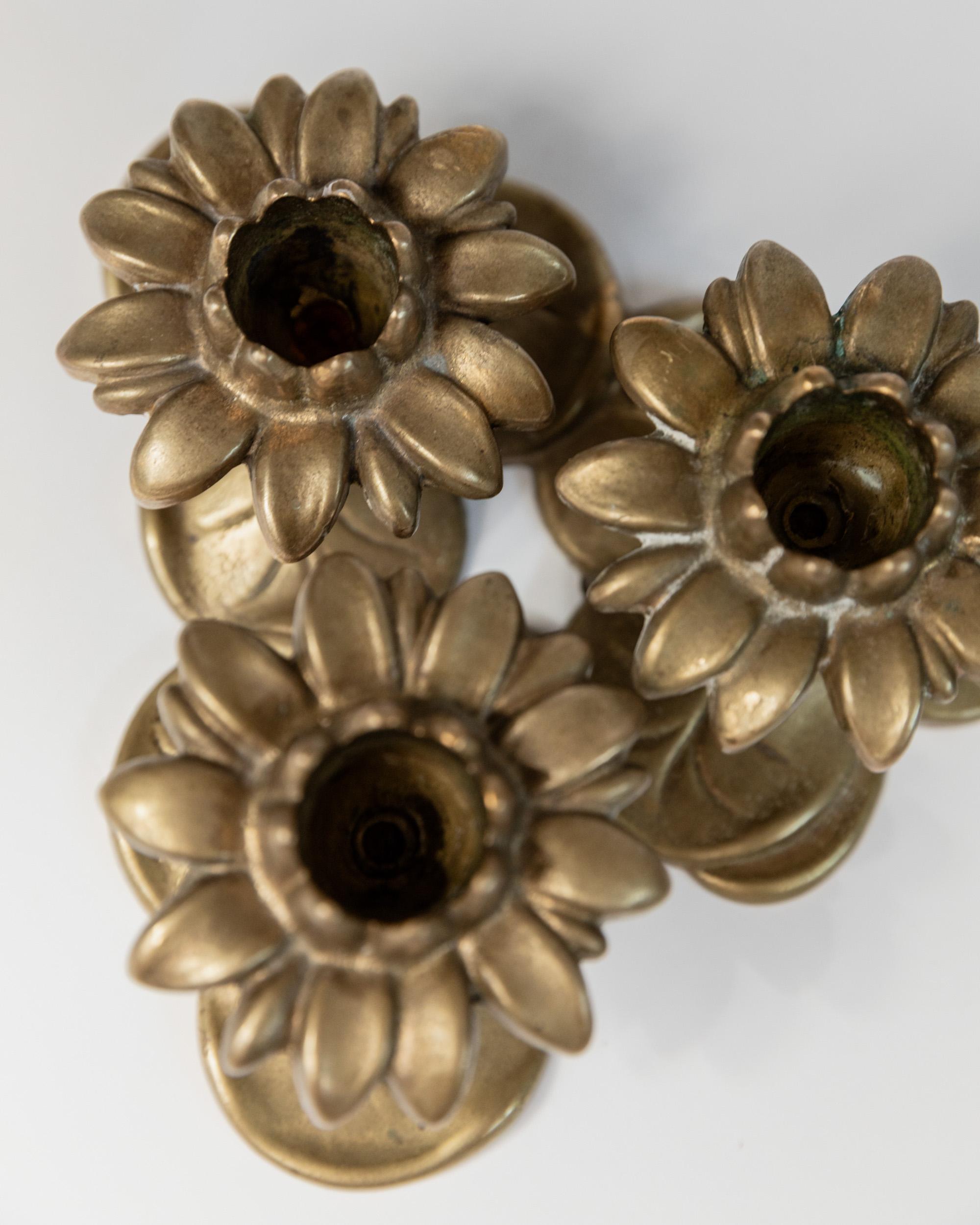 Portacandele d'epoca in ottone con 3 fiori - Design/One, Italia anni '30 in vendita 2