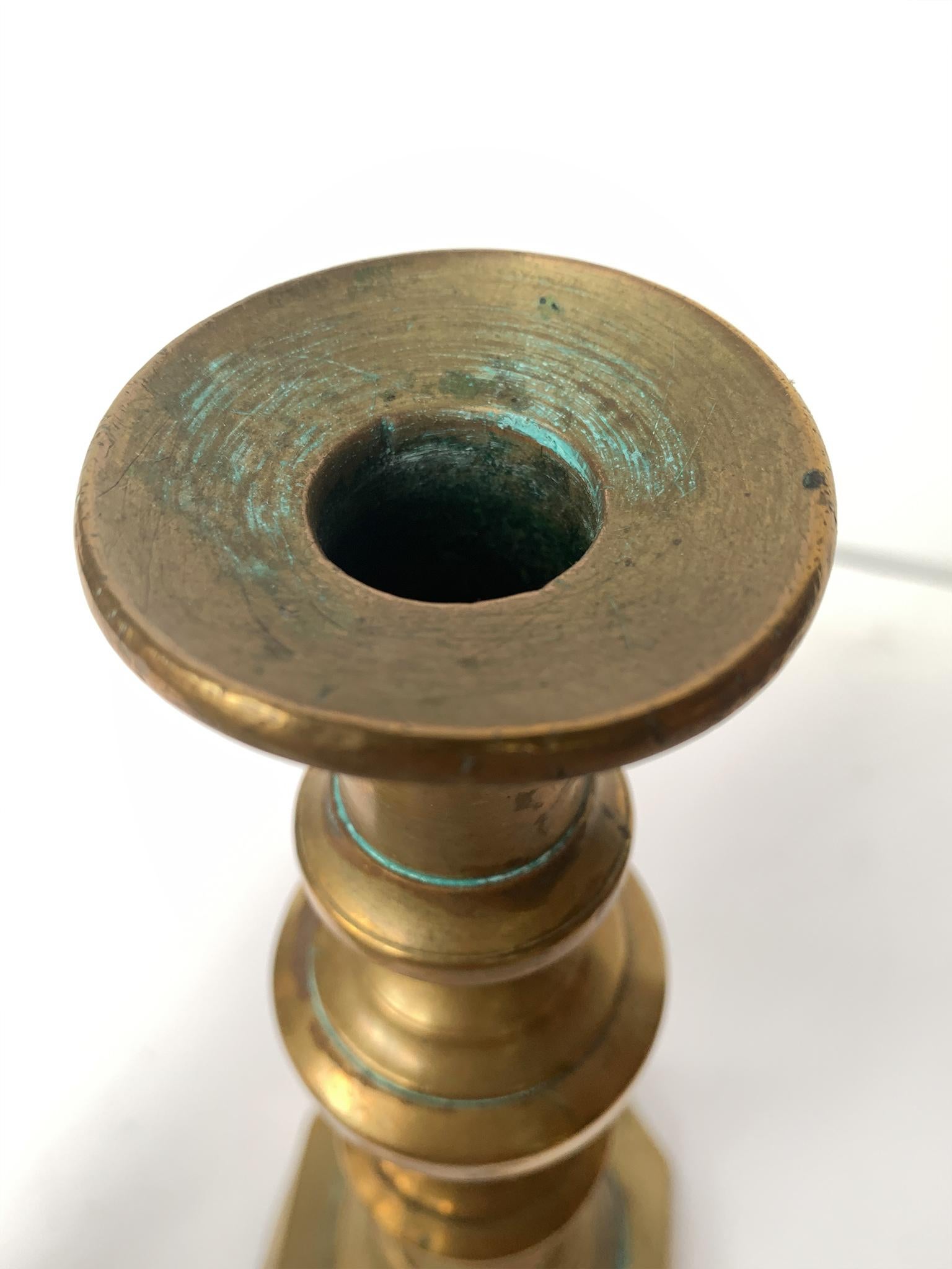 XX secolo Portacandele in ottone d'epoca - Una coppia in vendita