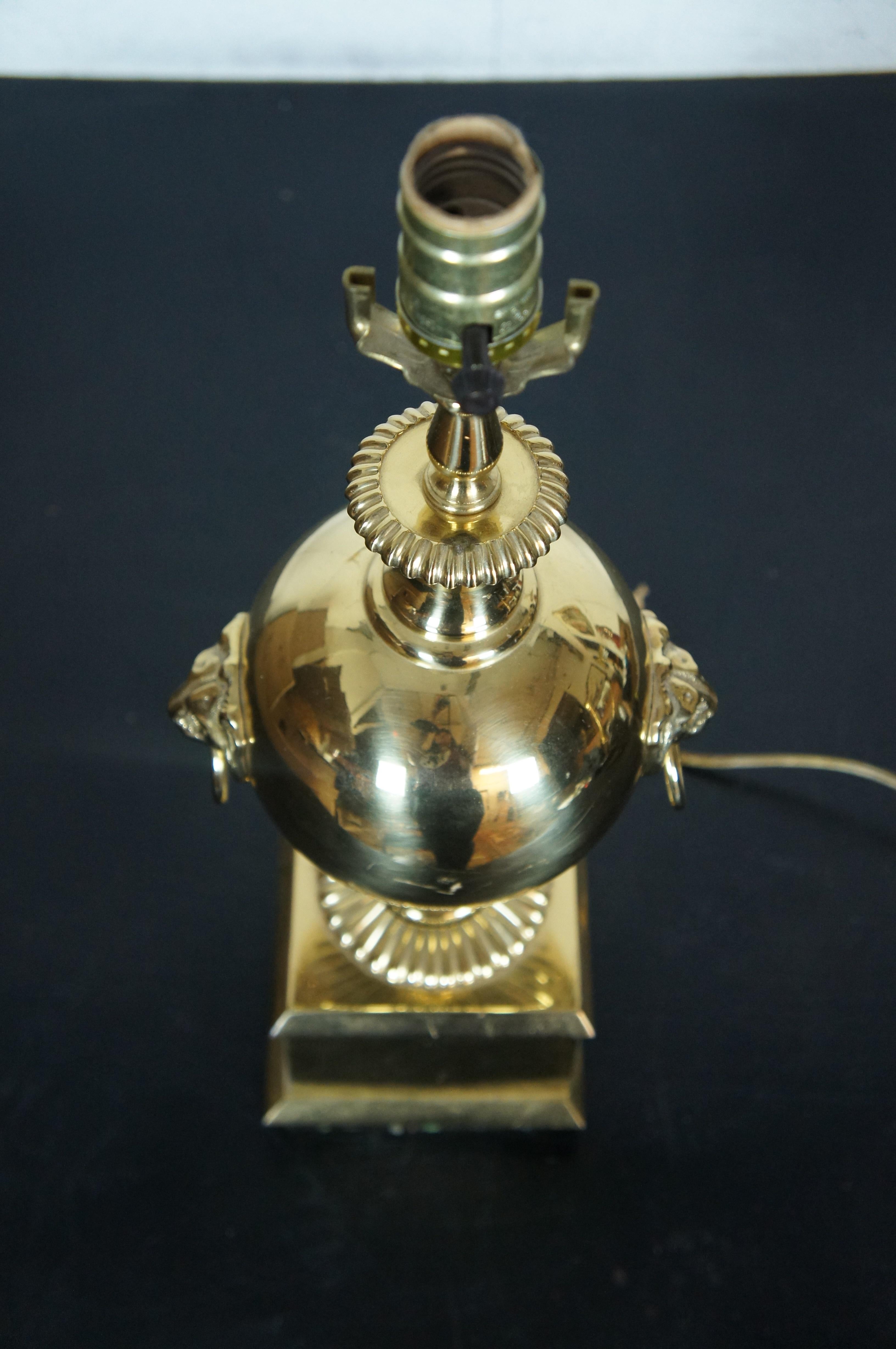 Vintage-Tischlampe, Messing, Kanonenball, Löwenkopf, Ring, Knocker, Trophäe, Urne, Trophäe, 20