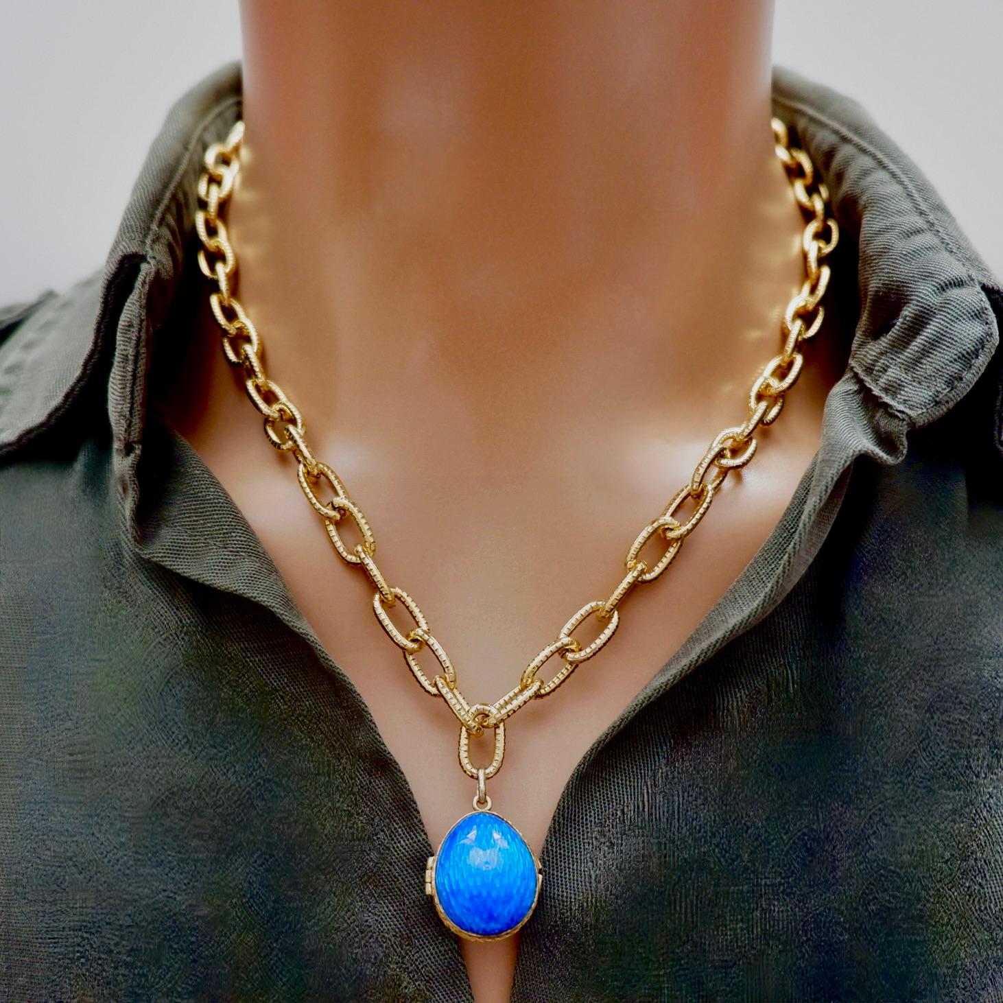Vintage Brass Chain, Blue Enamel Vintage Egg Locket Pendant Necklace In New Condition For Sale In Pacific Palisades, CA