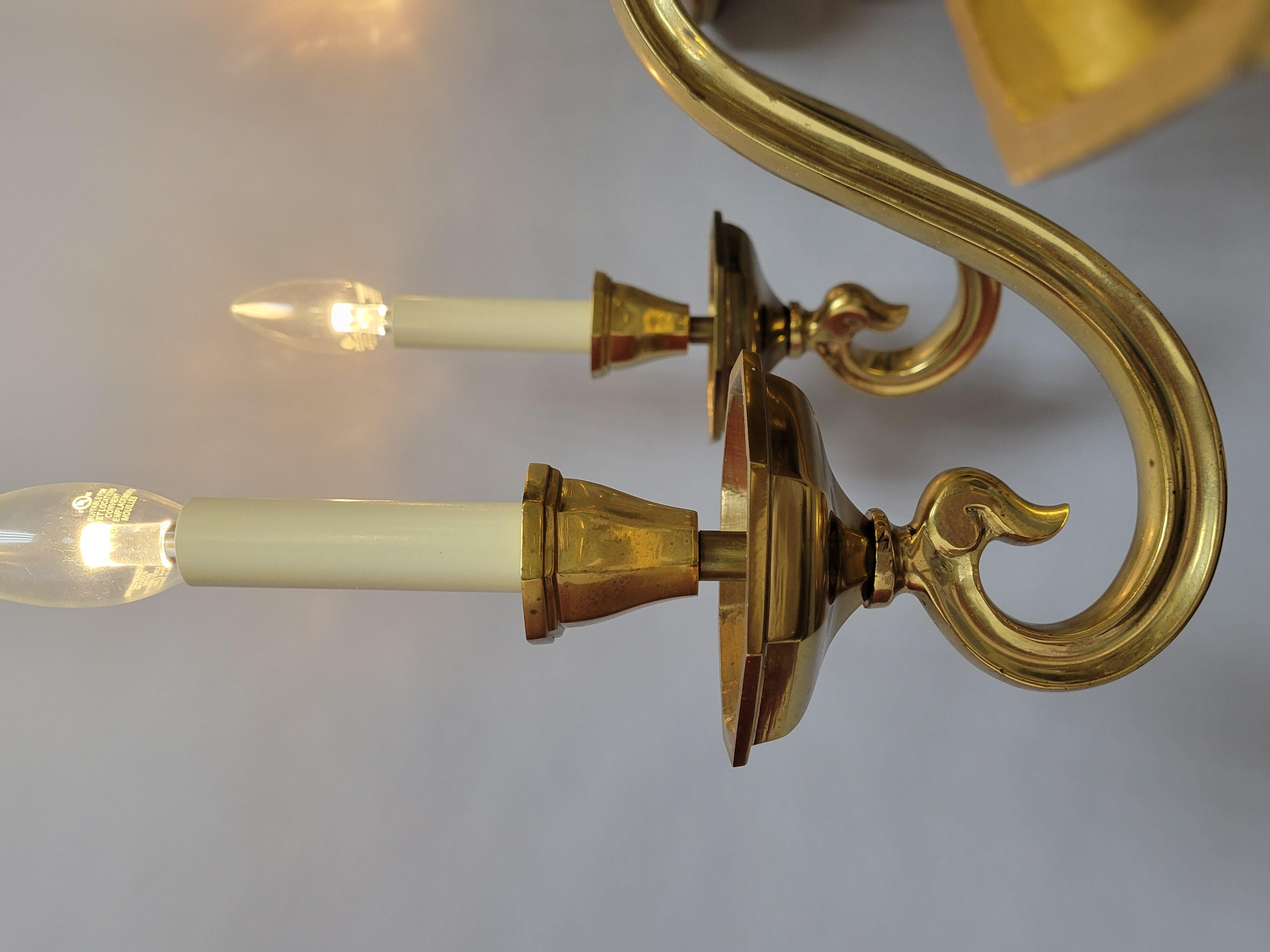 Lustre vintage en laiton à 8 lumières élégant stylehapman en vente 2