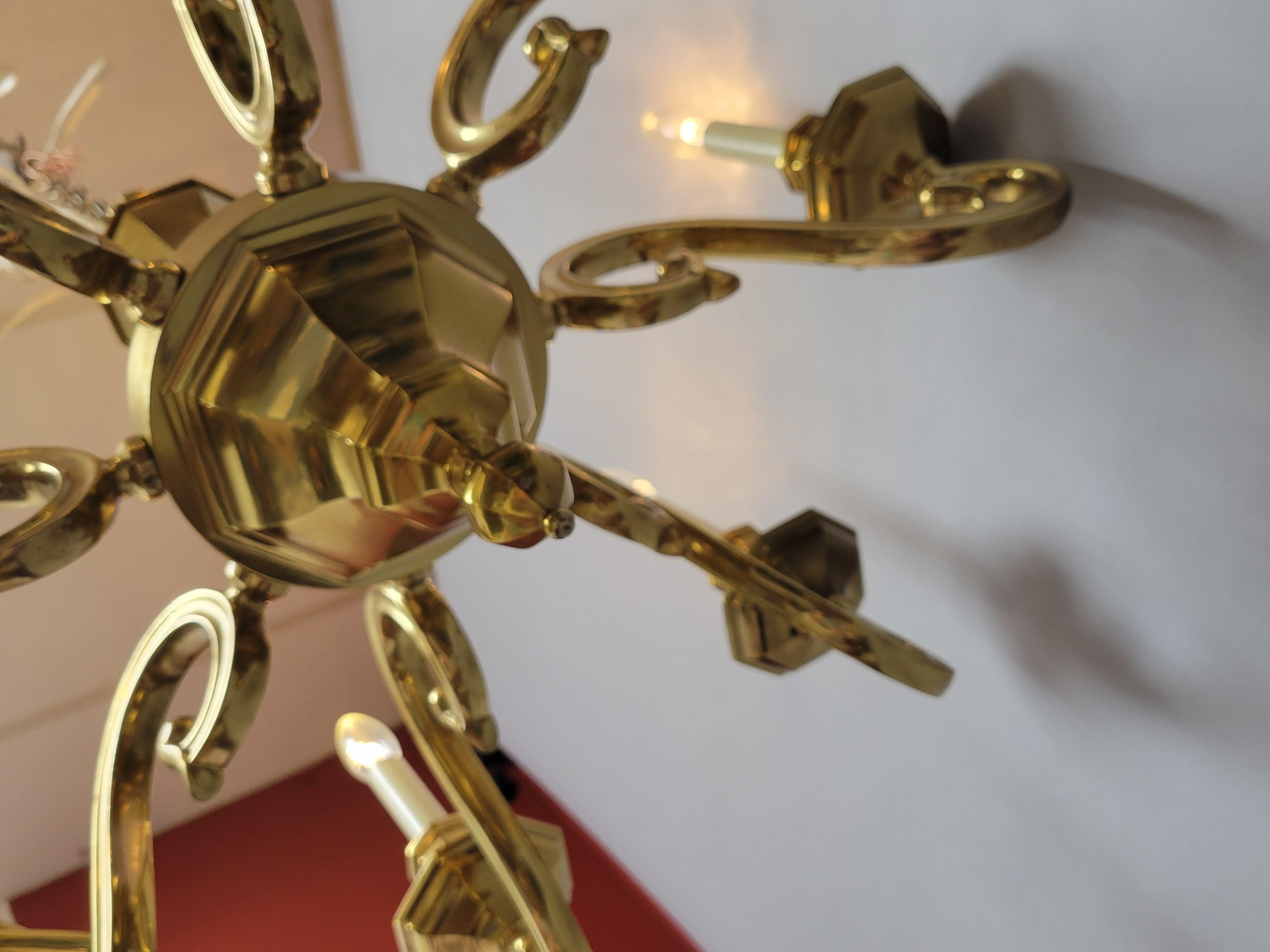 Lustre vintage en laiton à 8 lumières élégant stylehapman en vente 5