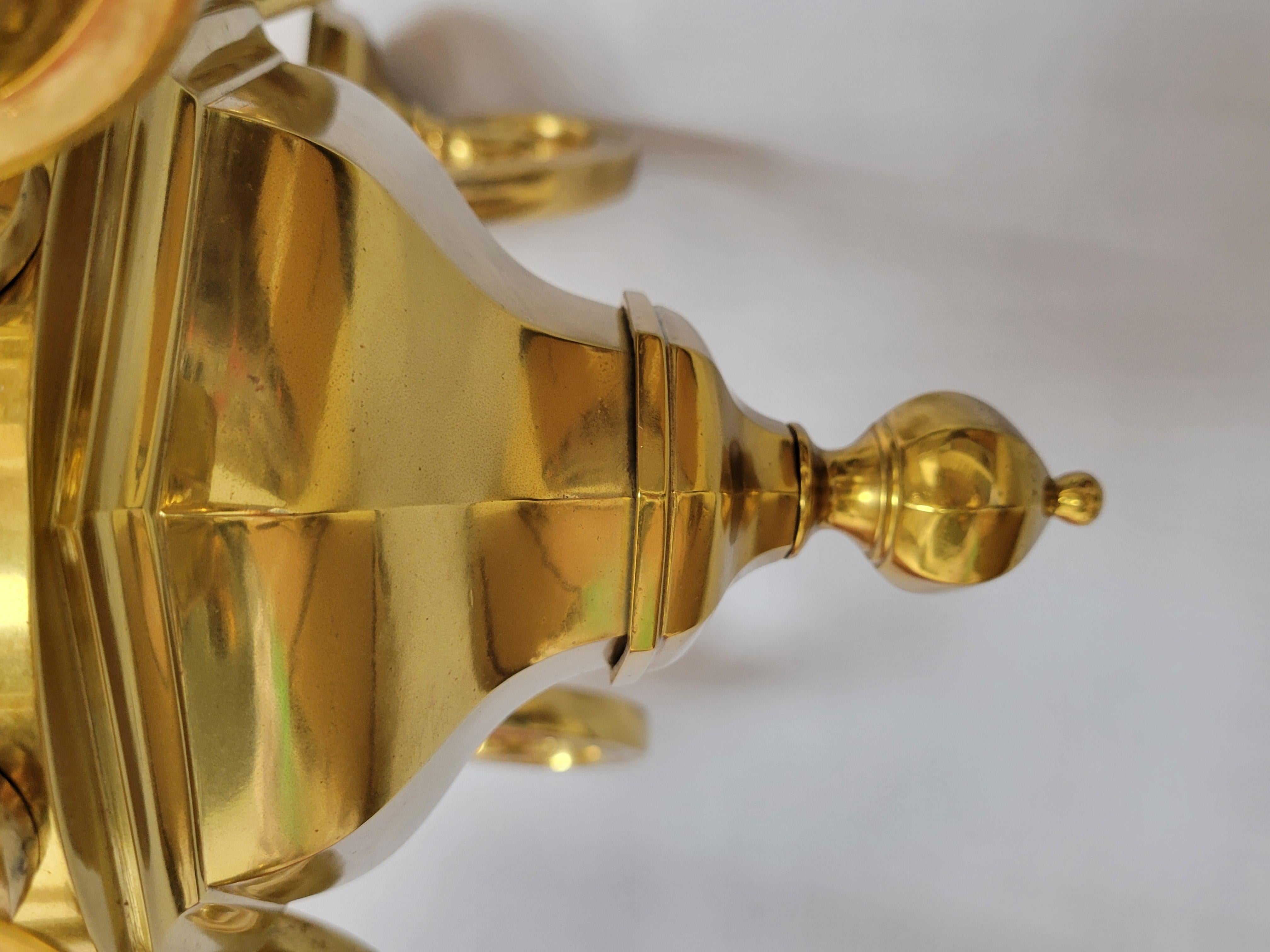 Lustre vintage en laiton à 8 lumières élégant stylehapman en vente 1