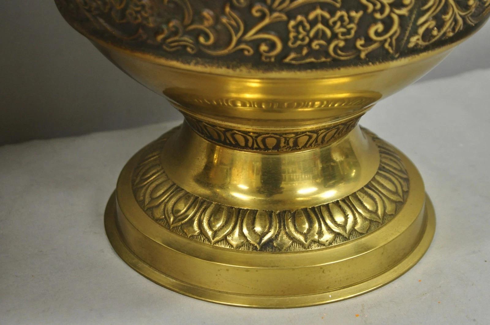 Lampade da tavolo orientali cinesi Jardinière a manico di elefante in ottone vintage - una coppia. in vendita 3