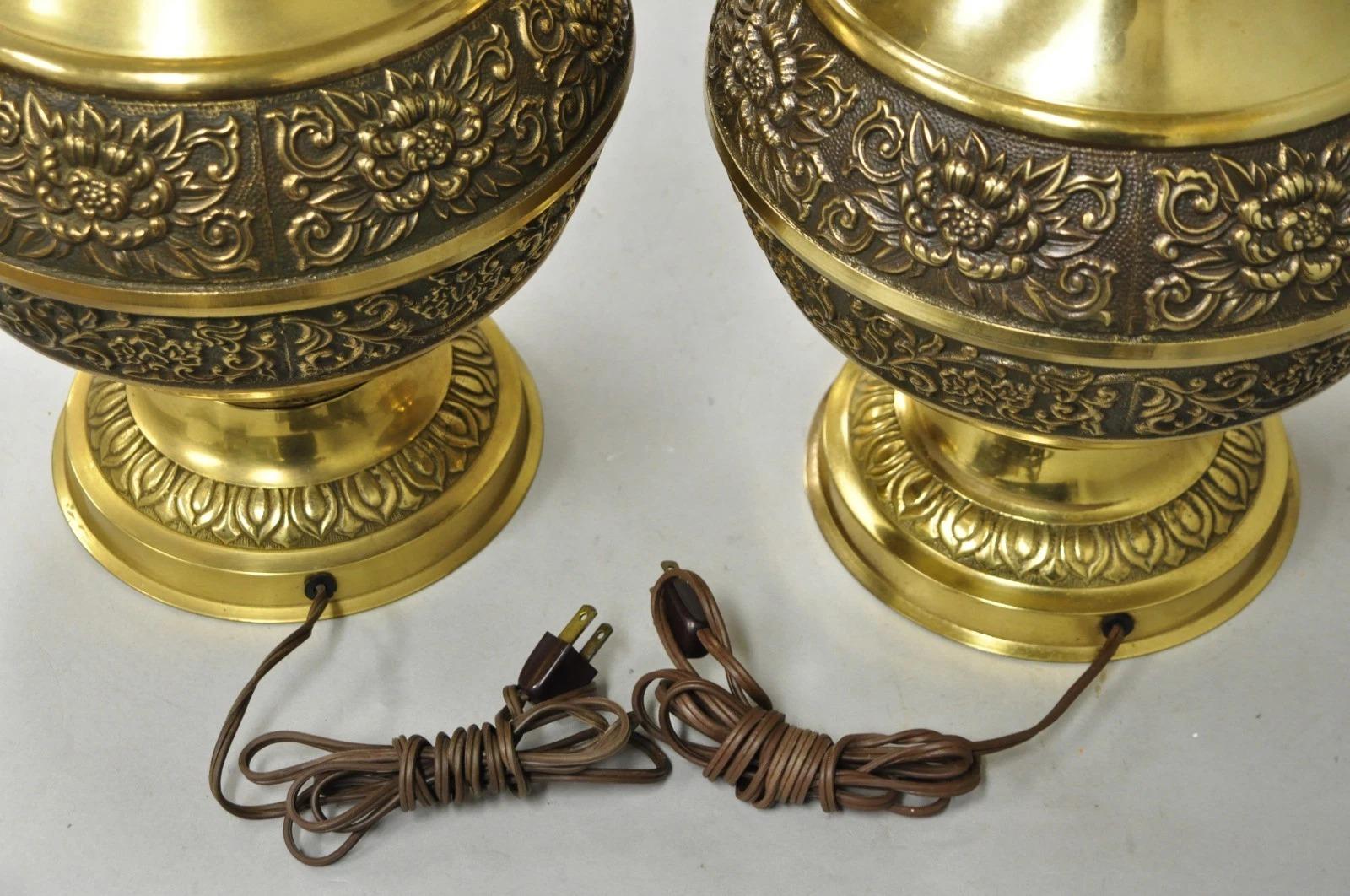 Lampade da tavolo orientali cinesi Jardinière a manico di elefante in ottone vintage - una coppia. in vendita 5