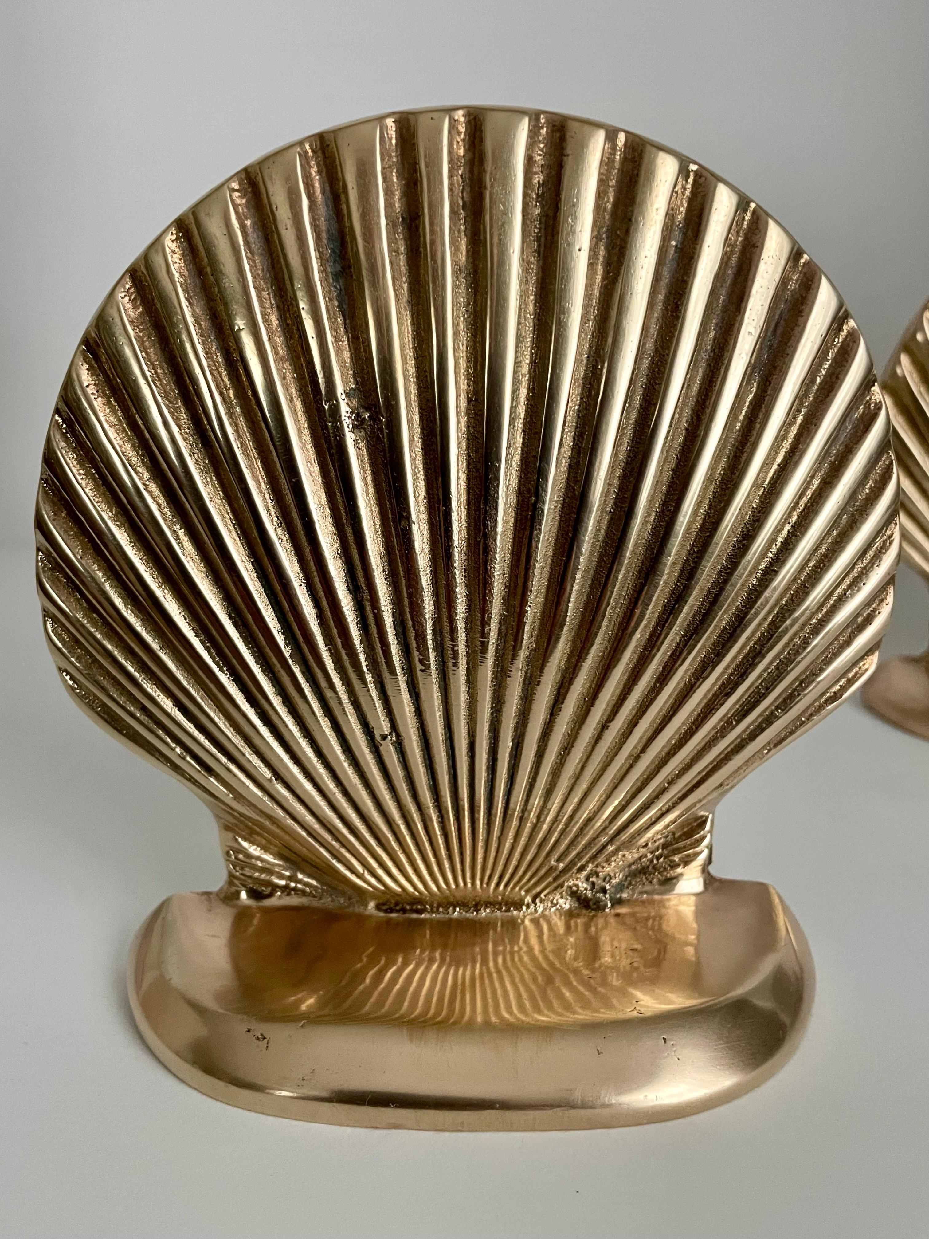 Hollywood Regency Vintage Brass Clam or Scallop Shell Seashell Bookends For Sale